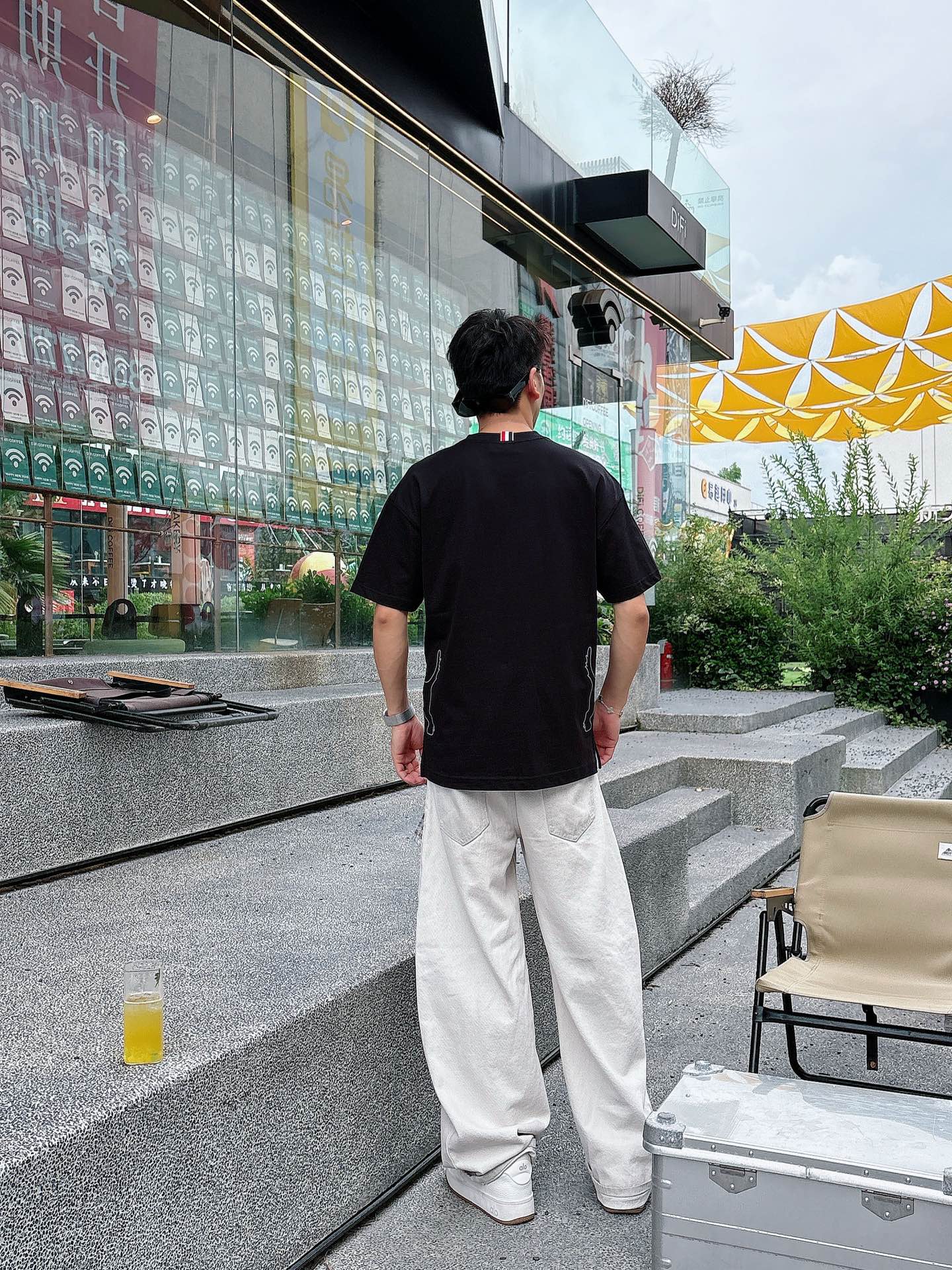 TB。春夏新款首发专柜最新款短袖圆领T恤 高端订制 设计前卫时尚！品牌logo重工艺设计 高端定制230