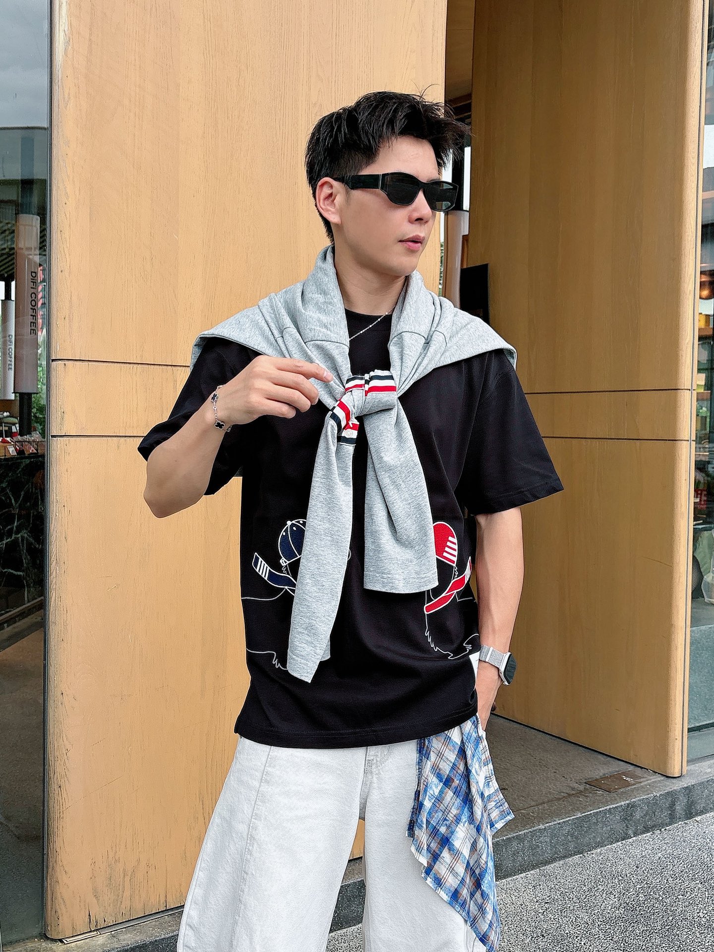 TB。春夏新款首发专柜最新款短袖圆领T恤 高端订制 设计前卫时尚！品牌logo重工艺设计 高端定制230