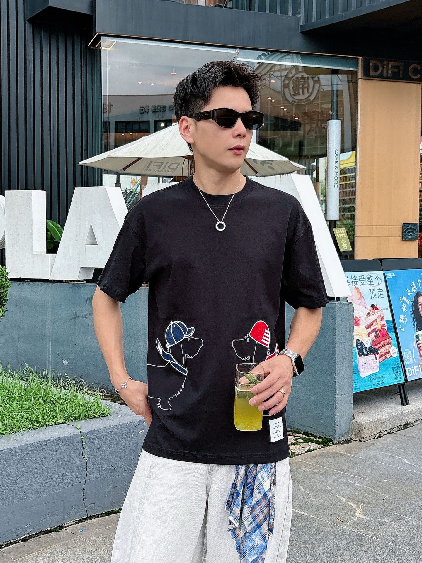 TB。春夏新款首发专柜最新款短袖圆领T恤 高端订制 设计前卫时尚！品牌logo重工艺设计 高端定制230