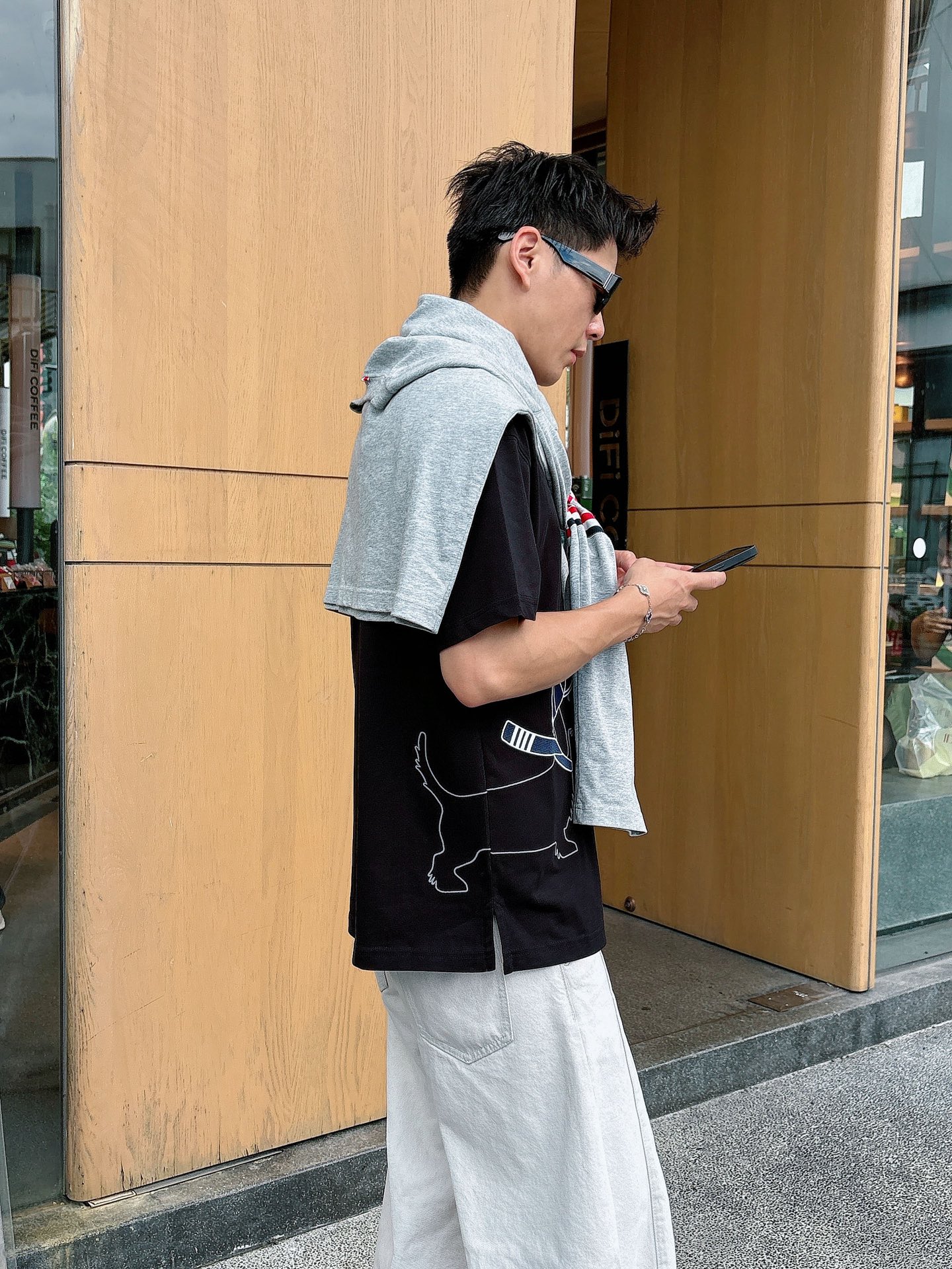 TB。春夏新款首发专柜最新款短袖圆领T恤 高端订制 设计前卫时尚！品牌logo重工艺设计 高端定制230