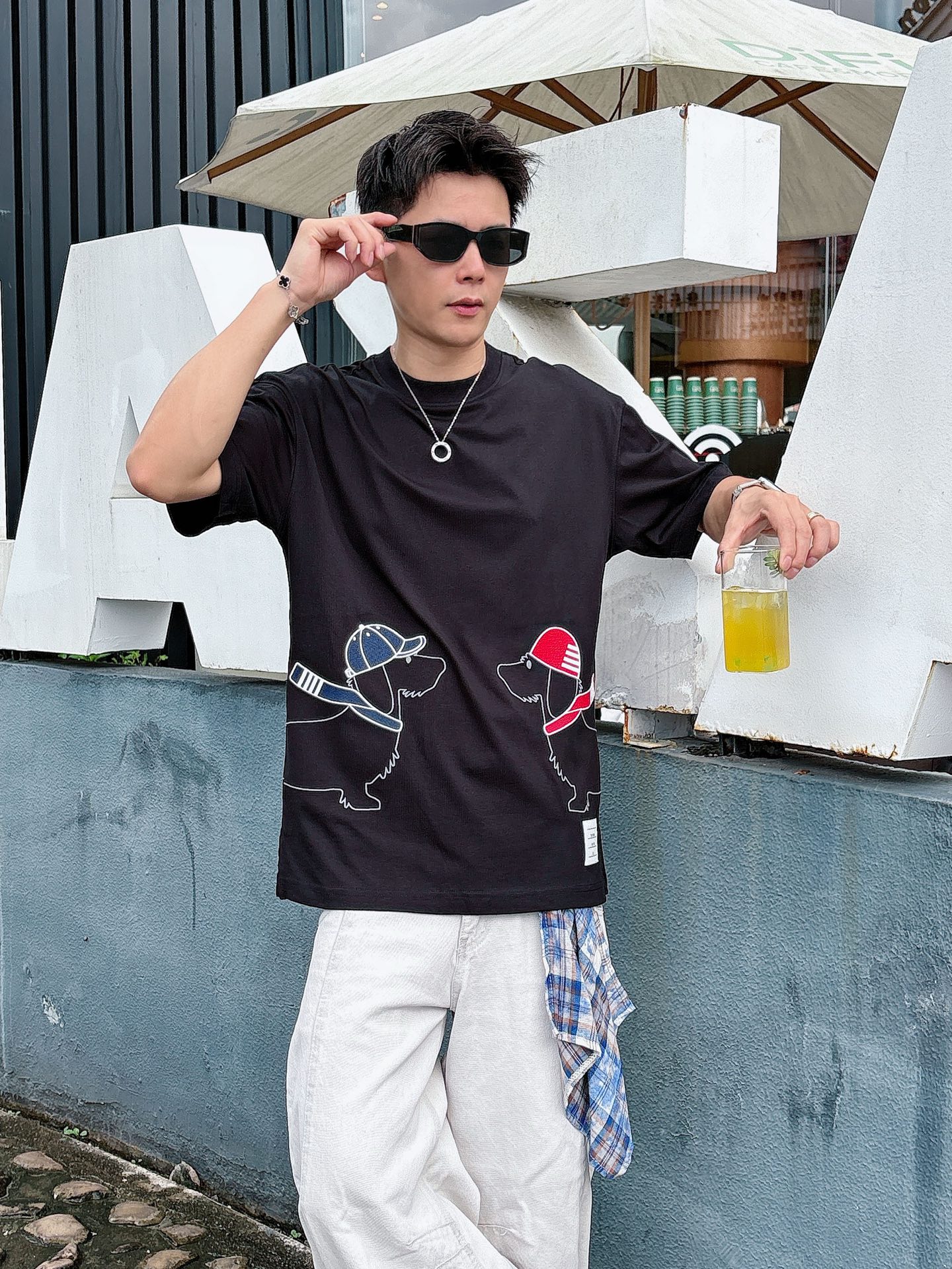 TB。春夏新款首发专柜最新款短袖圆领T恤 高端订制 设计前卫时尚！品牌logo重工艺设计 高端定制230