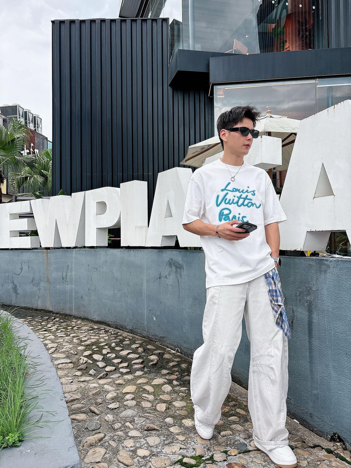 。上新lv 25 SS 新疆长绒棉 上身舒适亲肤 纯棉质感 经典百搭 黑白 码数M-3Xl