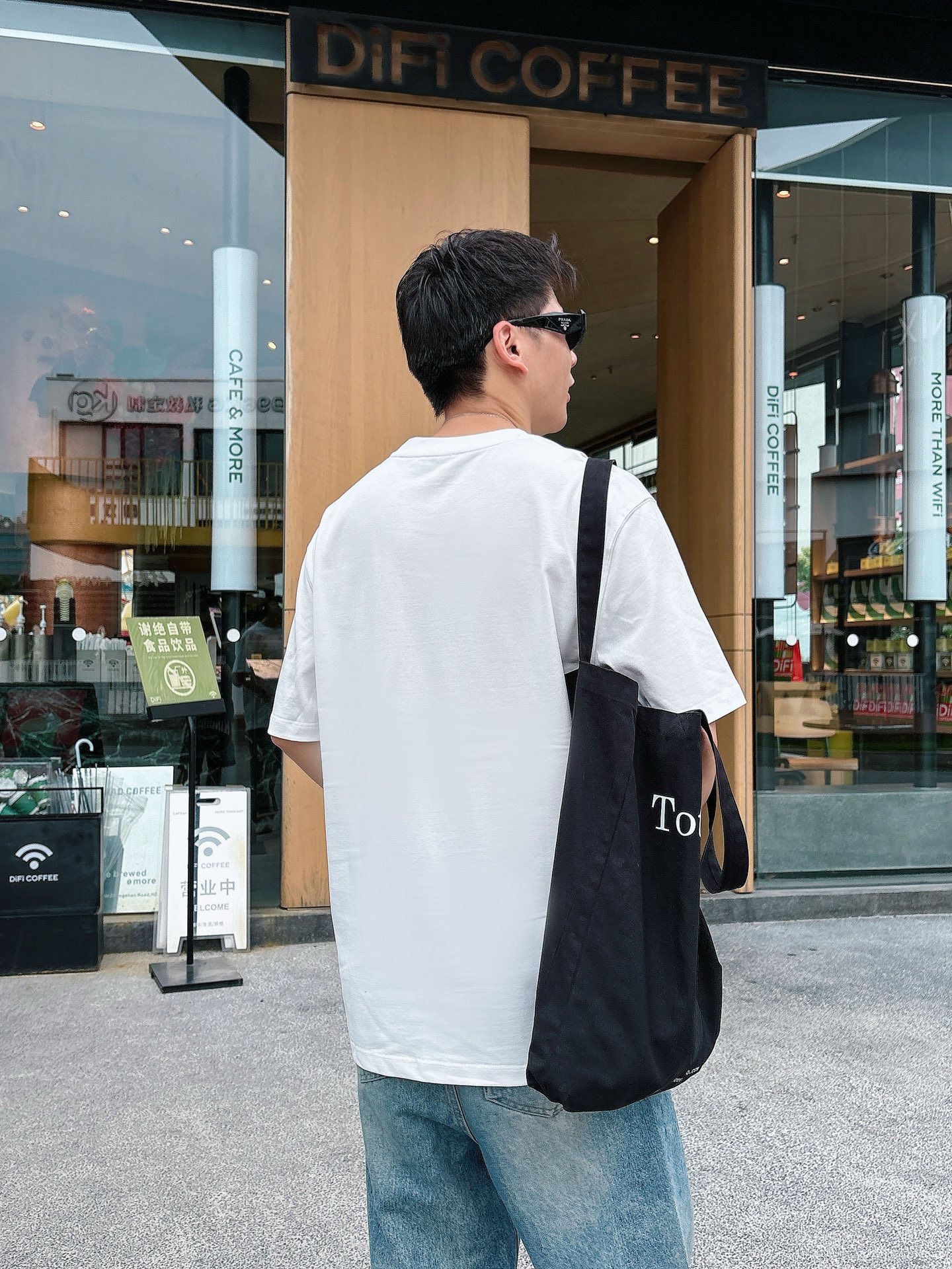  MONCRER 2025春夏新款首发专柜最新款短袖圆领T恤 高端订制 设计前卫时尚！品牌logo重工艺