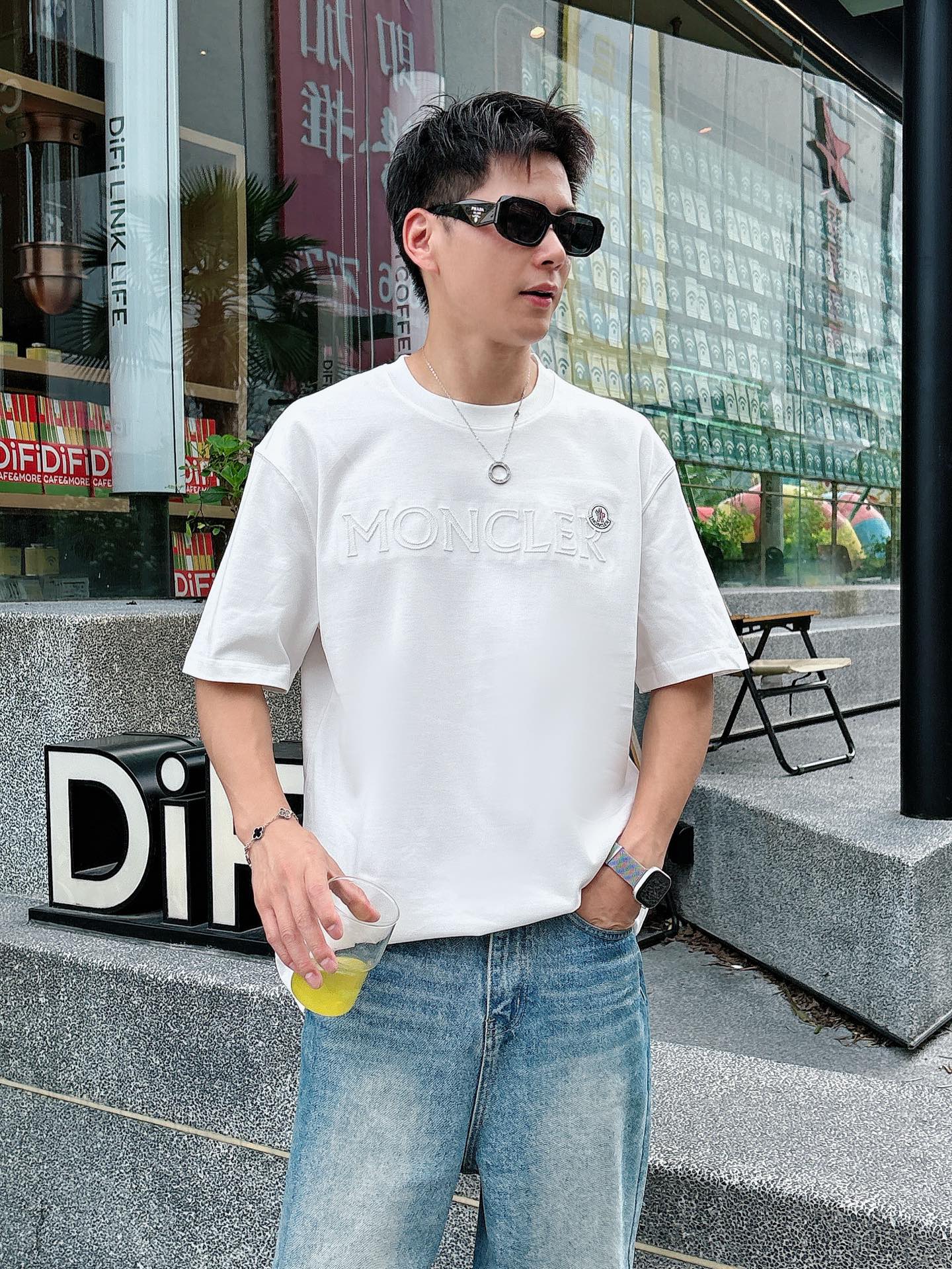  MONCRER 2025春夏新款首发专柜最新款短袖圆领T恤 高端订制 设计前卫时尚！品牌logo重工艺