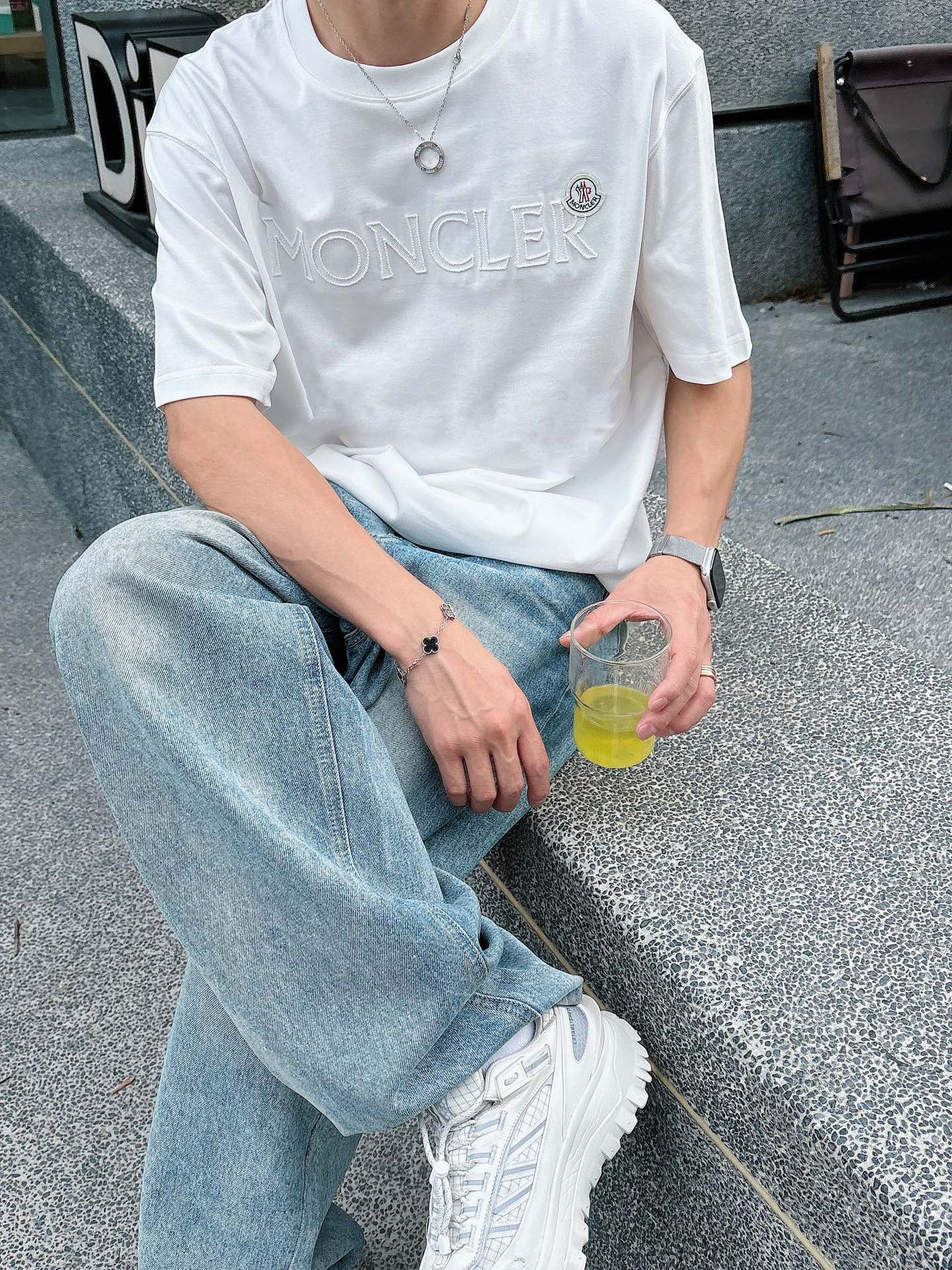  MONCRER 2025春夏新款首发专柜最新款短袖圆领T恤 高端订制 设计前卫时尚！品牌logo重工艺