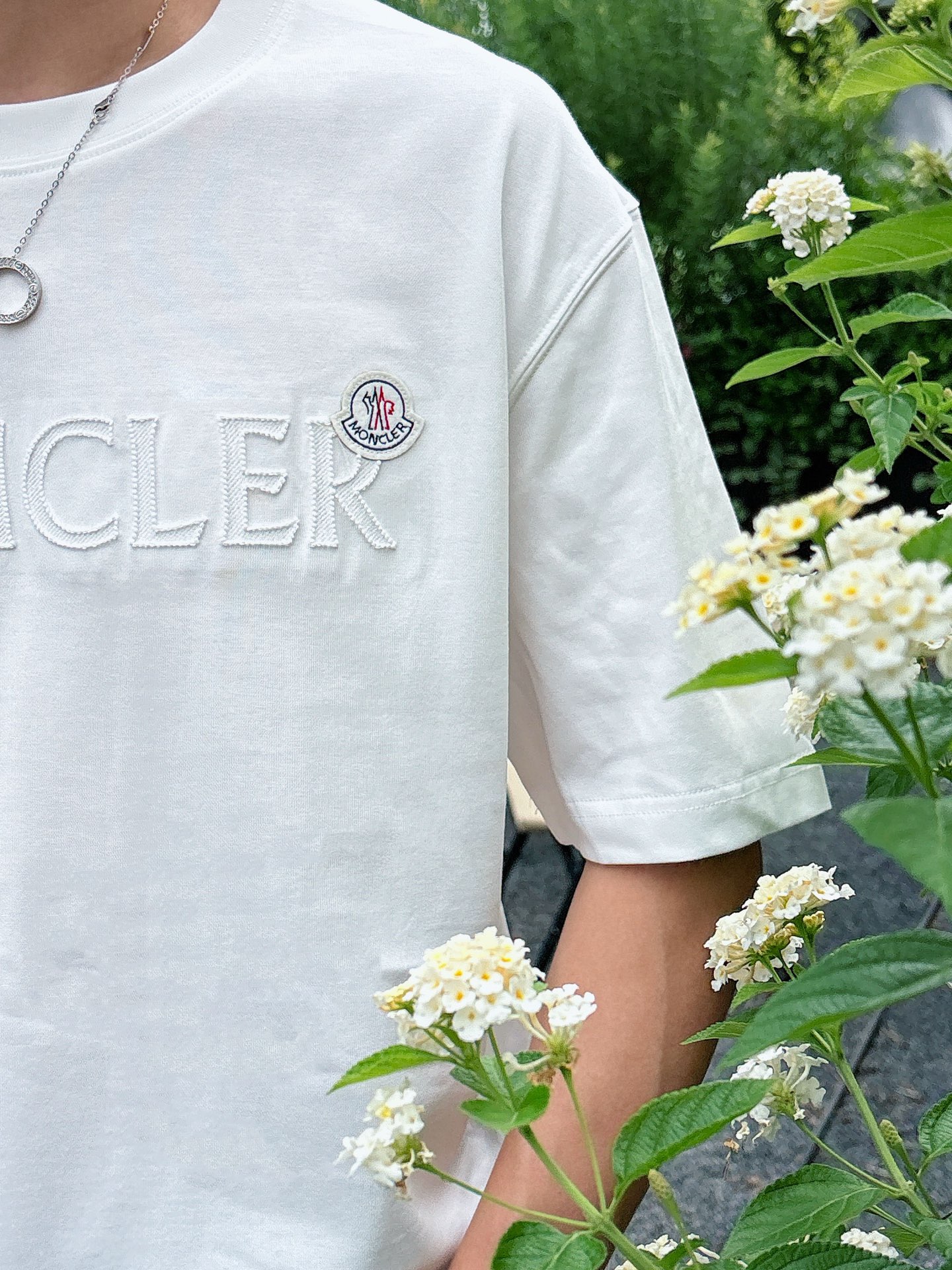  MONCRER 2025春夏新款首发专柜最新款短袖圆领T恤 高端订制 设计前卫时尚！品牌logo重工艺