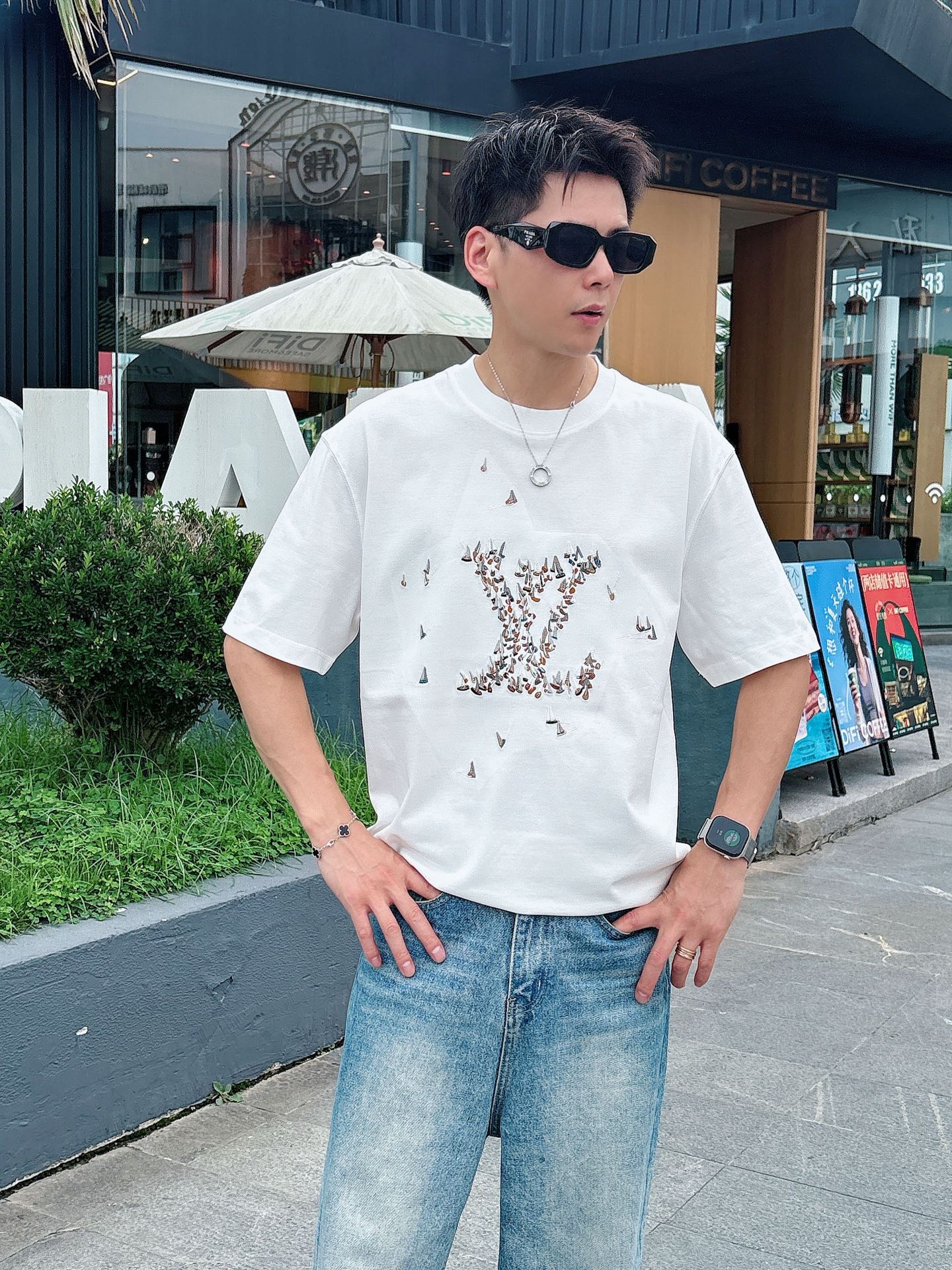  Lv 2025春夏新款首发专柜最新款短袖圆领T恤 高端订制 设计前卫时尚！品牌logo重工艺设计 高端