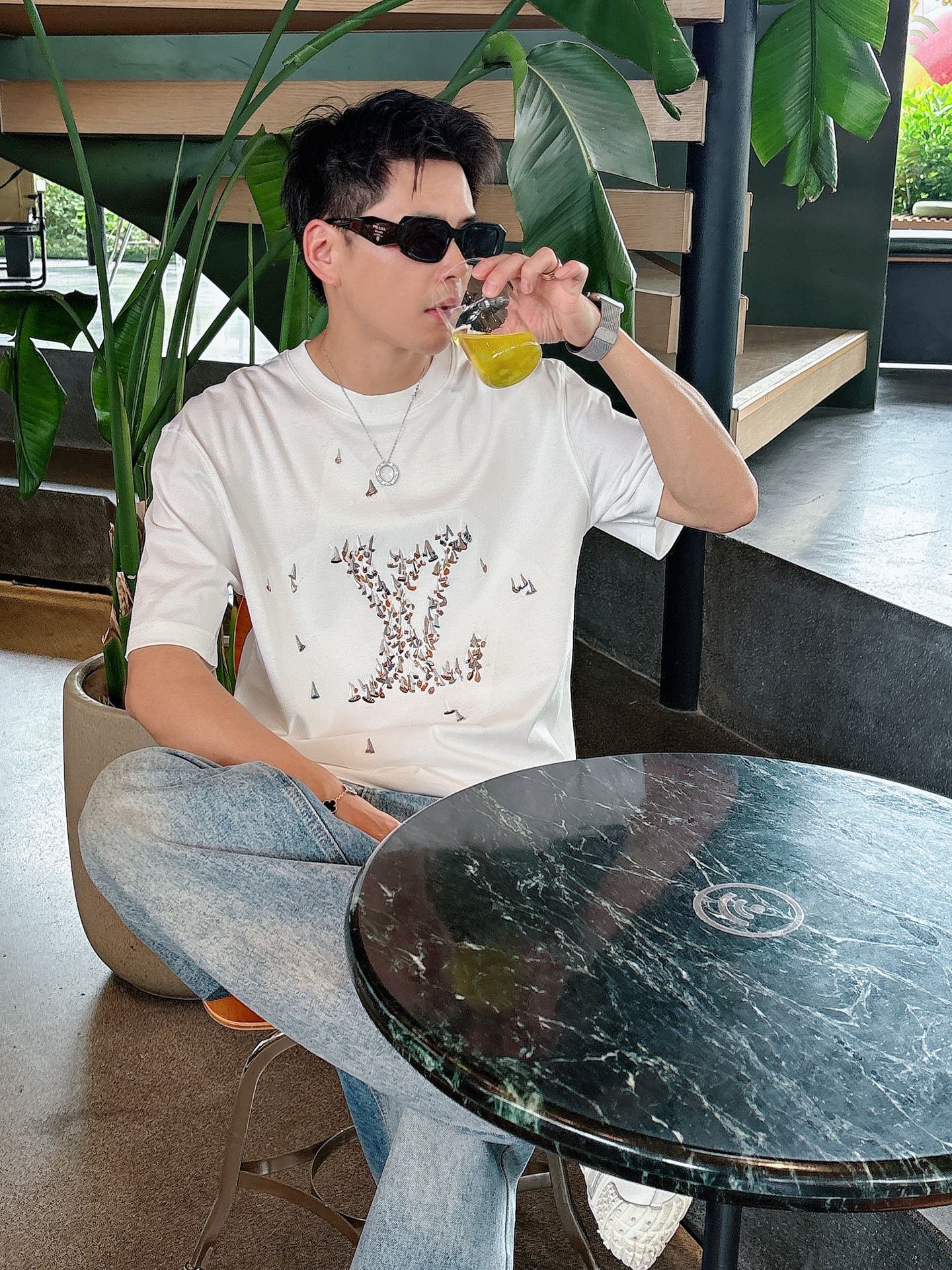  Lv 2025春夏新款首发专柜最新款短袖圆领T恤 高端订制 设计前卫时尚！品牌logo重工艺设计 高端