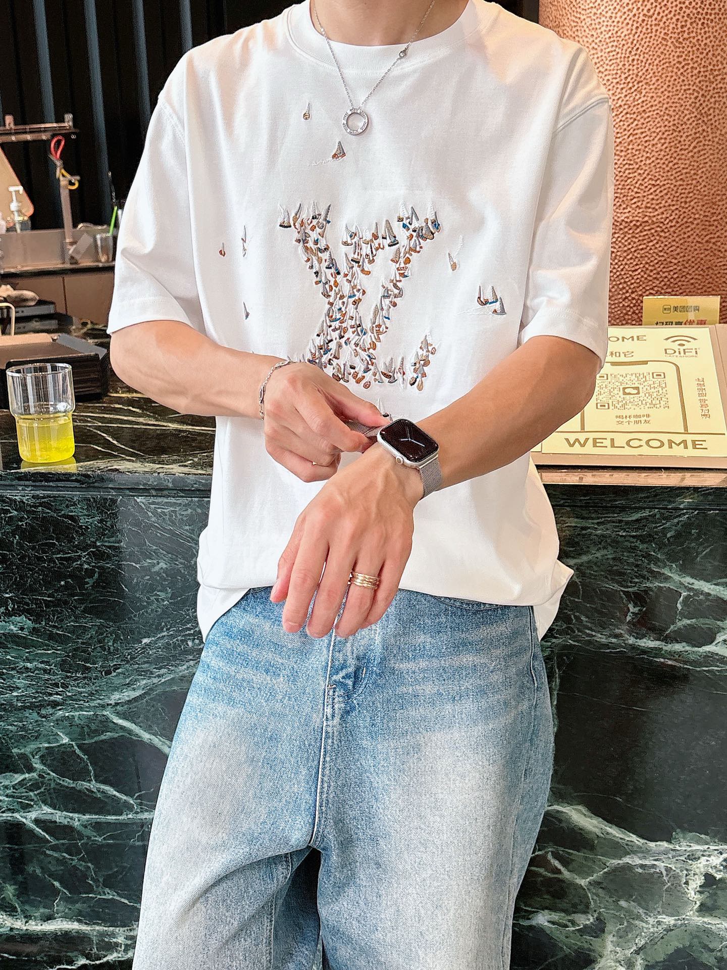  Lv 2025春夏新款首发专柜最新款短袖圆领T恤 高端订制 设计前卫时尚！品牌logo重工艺设计 高端