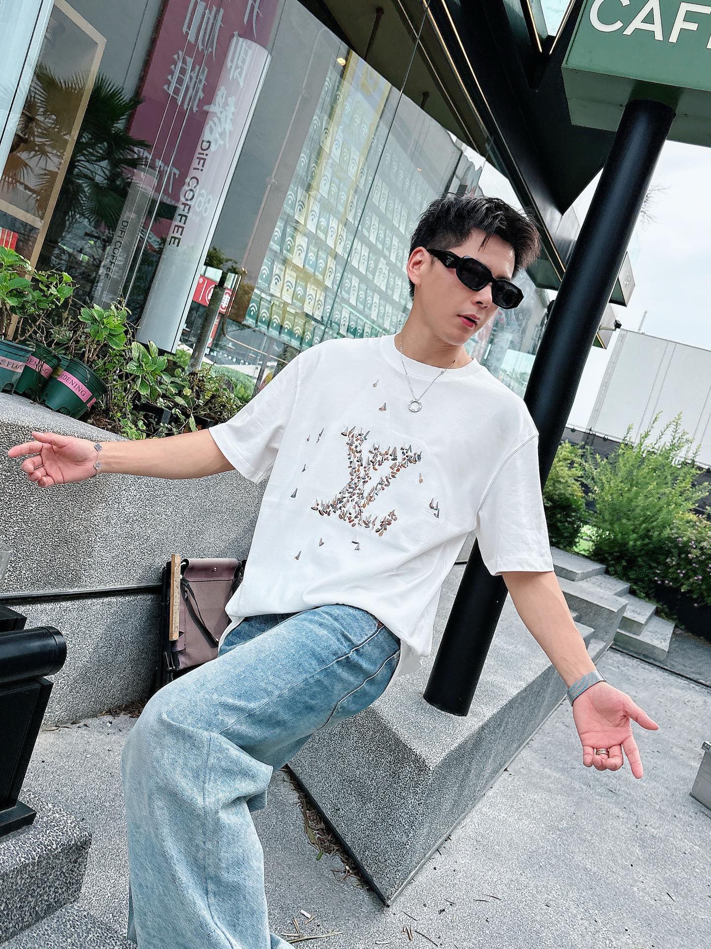  Lv 2025春夏新款首发专柜最新款短袖圆领T恤 高端订制 设计前卫时尚！品牌logo重工艺设计 高端