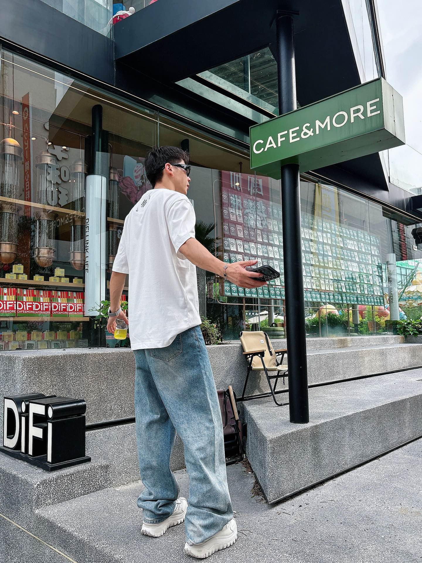  Lv 2025春夏新款首发专柜最新款短袖圆领T恤 高端订制 设计前卫时尚！品牌logo重工艺设计 高端