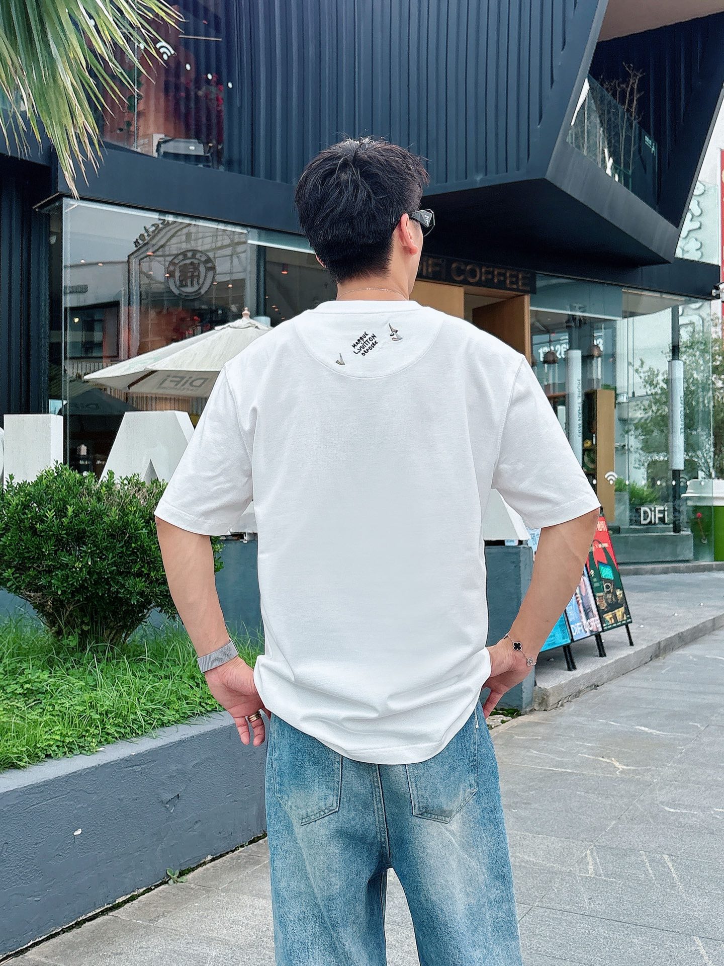  Lv 2025春夏新款首发专柜最新款短袖圆领T恤 高端订制 设计前卫时尚！品牌logo重工艺设计 高端