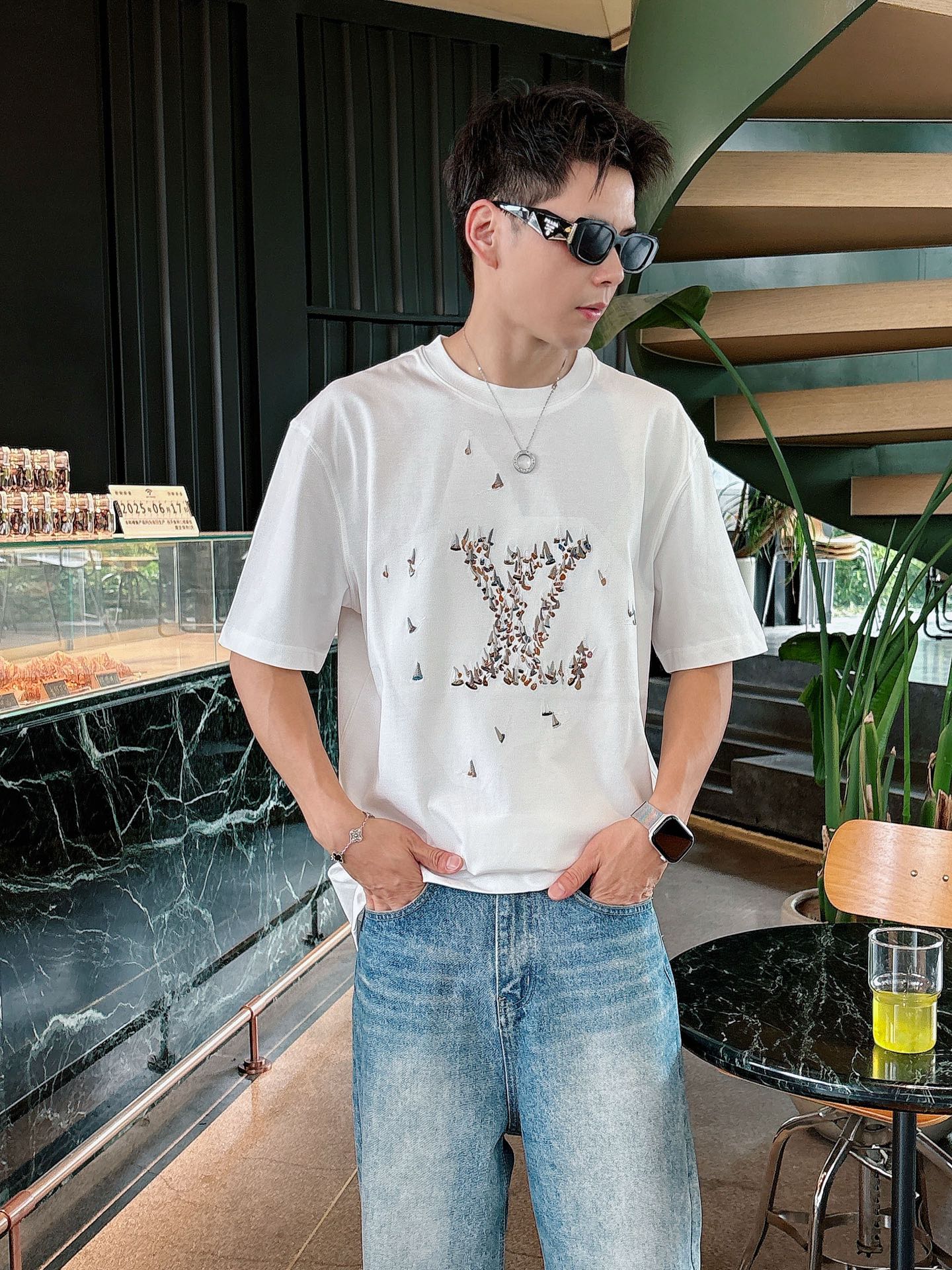  Lv 2025春夏新款首发专柜最新款短袖圆领T恤 高端订制 设计前卫时尚！品牌logo重工艺设计 高端