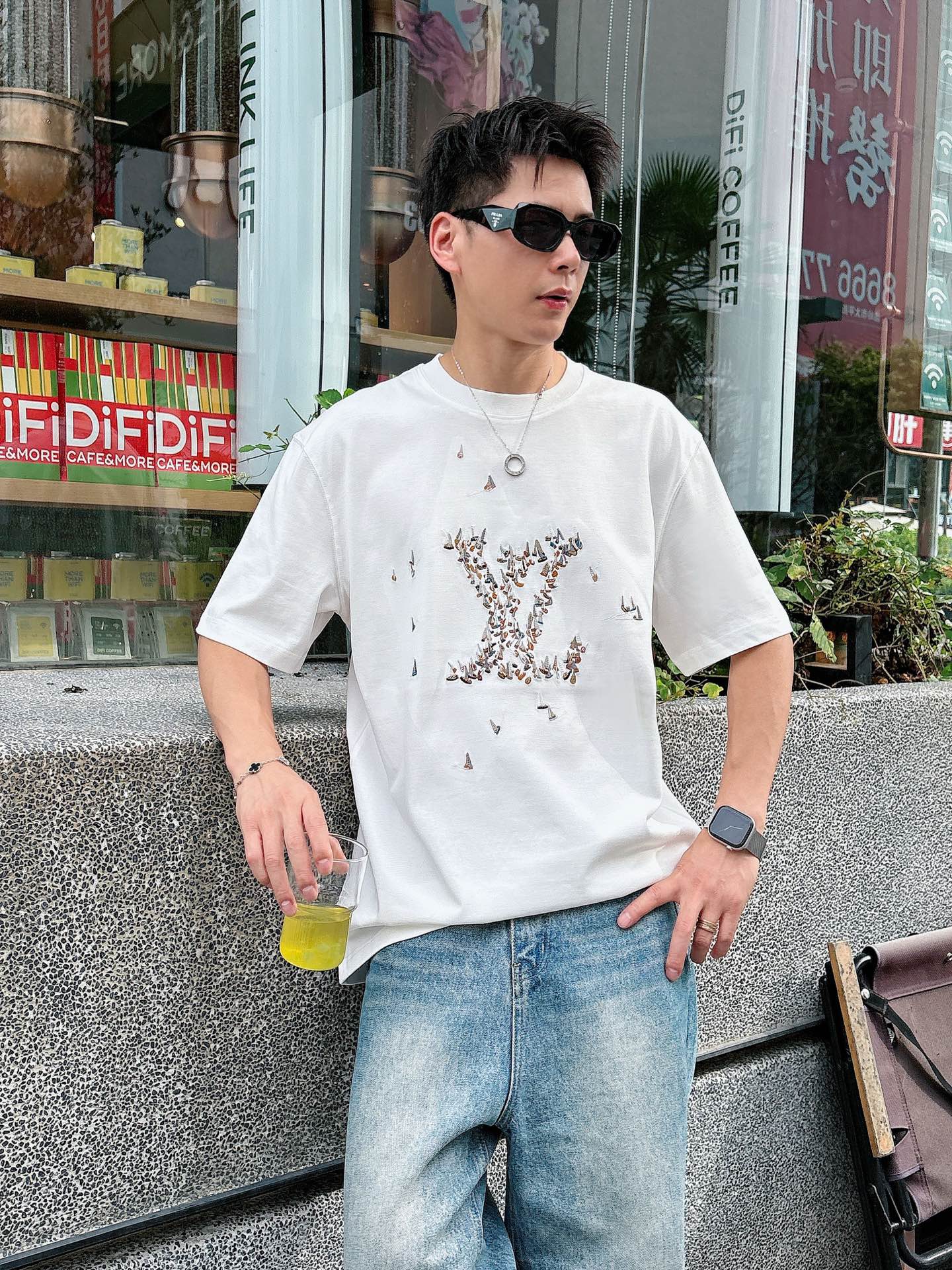  Lv 2025春夏新款首发专柜最新款短袖圆领T恤 高端订制 设计前卫时尚！品牌logo重工艺设计 高端