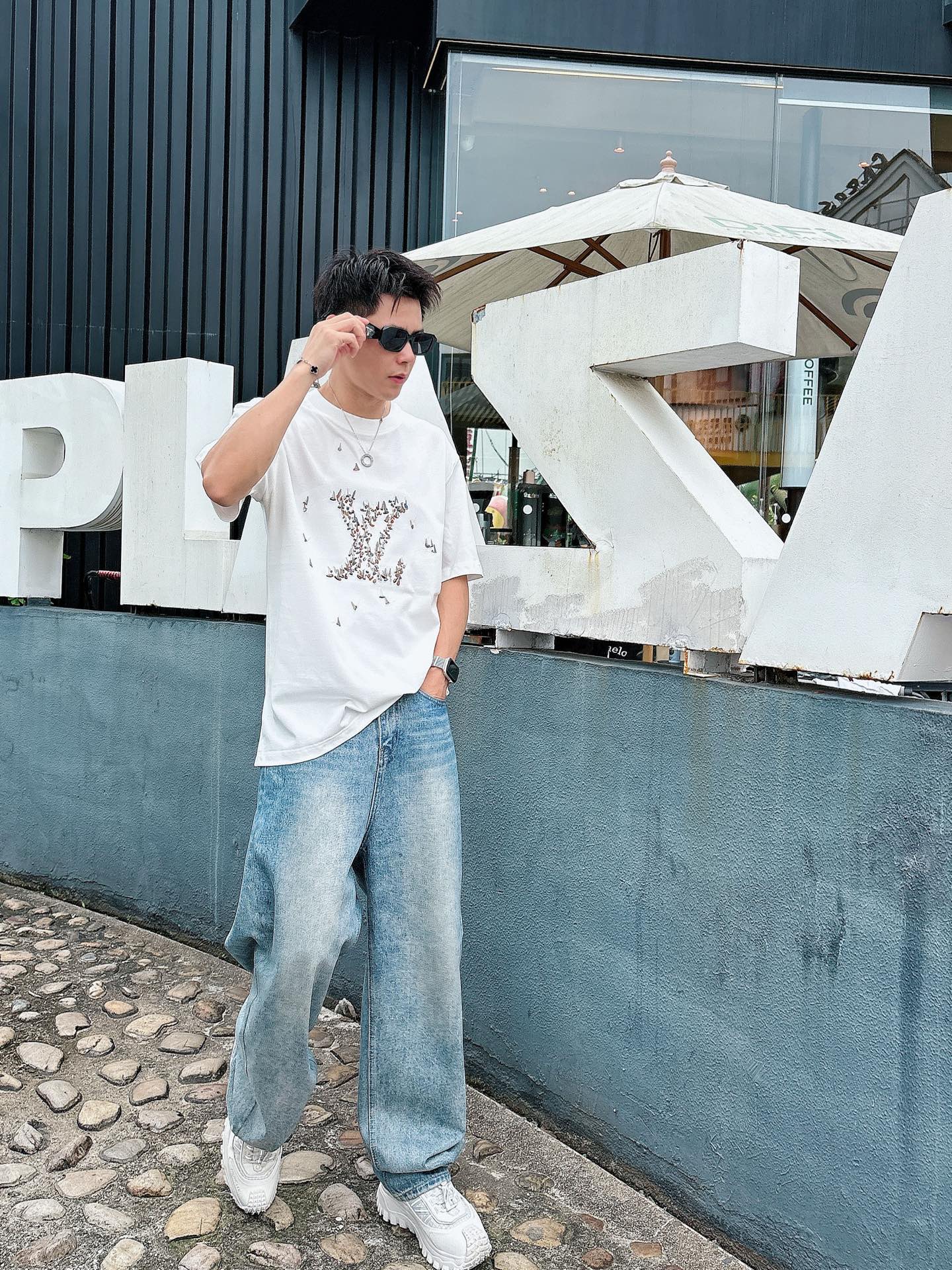  Lv 2025春夏新款首发专柜最新款短袖圆领T恤 高端订制 设计前卫时尚！品牌logo重工艺设计 高端