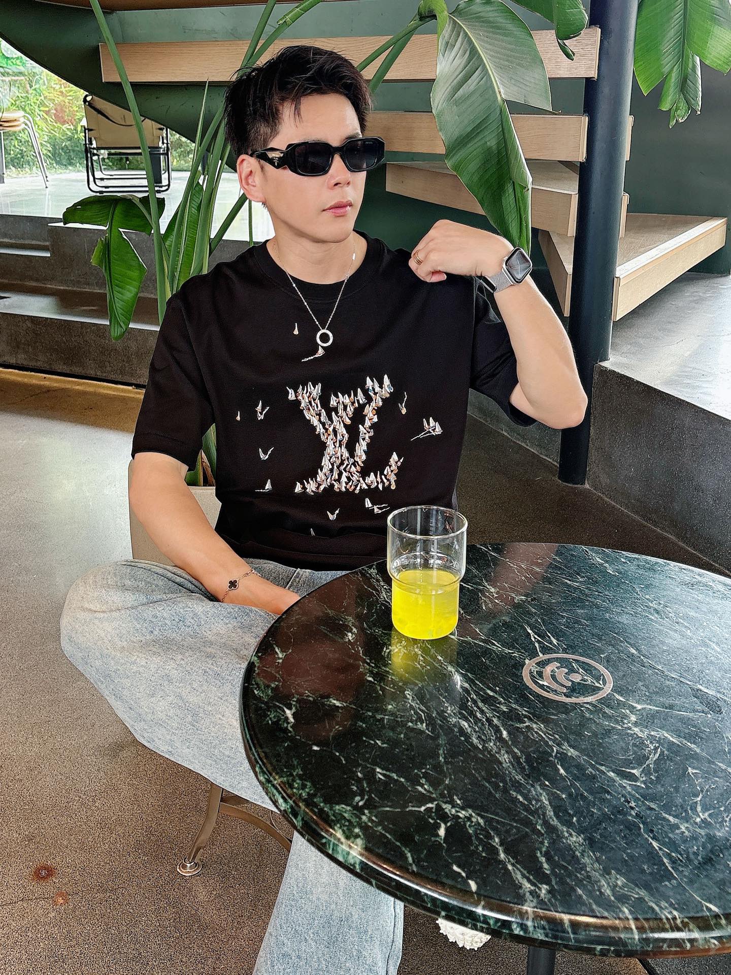  Lv 2025春夏新款首发专柜最新款短袖圆领T恤 高端订制 设计前卫时尚！品牌logo重工艺设计 高端