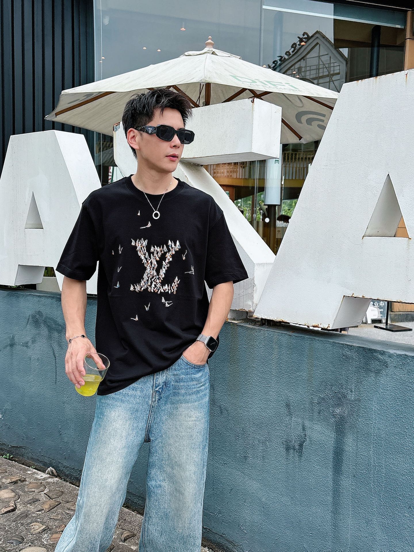  Lv 2025春夏新款首发专柜最新款短袖圆领T恤 高端订制 设计前卫时尚！品牌logo重工艺设计 高端