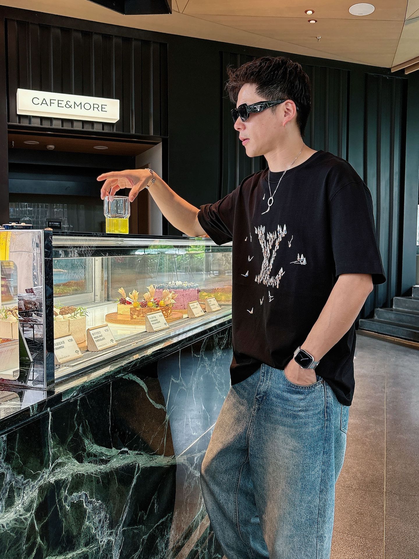  Lv 2025春夏新款首发专柜最新款短袖圆领T恤 高端订制 设计前卫时尚！品牌logo重工艺设计 高端