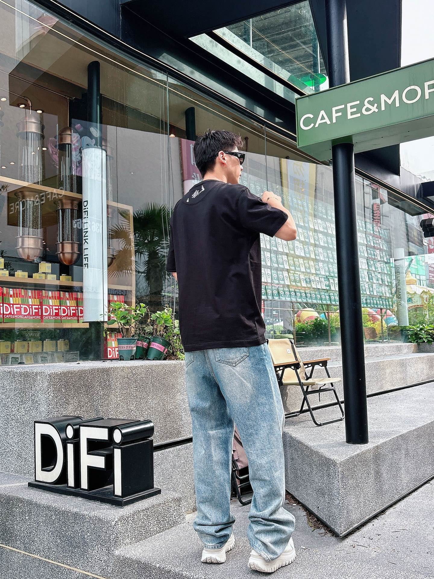  Lv 2025春夏新款首发专柜最新款短袖圆领T恤 高端订制 设计前卫时尚！品牌logo重工艺设计 高端