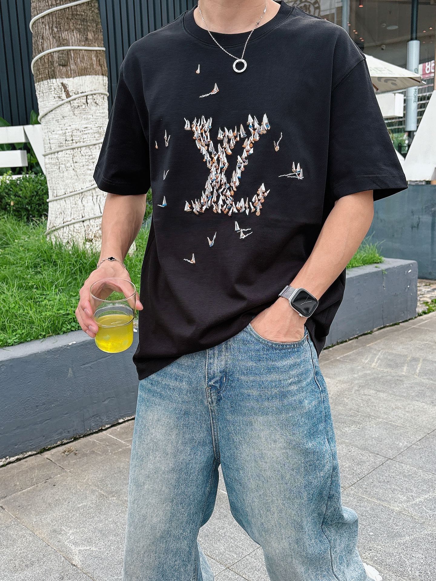  Lv 2025春夏新款首发专柜最新款短袖圆领T恤 高端订制 设计前卫时尚！品牌logo重工艺设计 高端