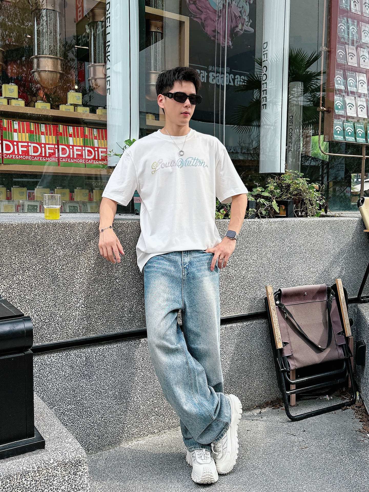  Lv 2025春夏新款首发专柜最新款短袖圆领T恤 高端订制 设计前卫时尚！品牌logo重工艺设计 高端