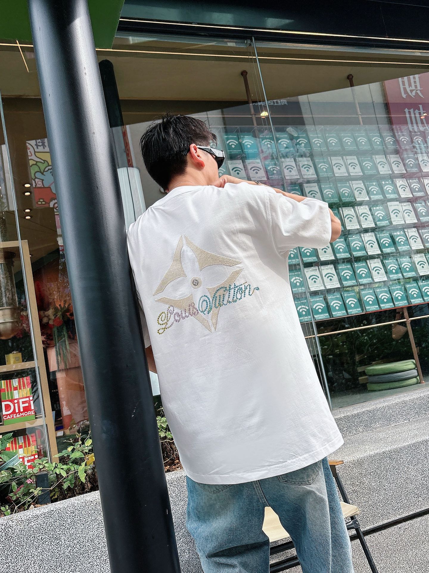  Lv 2025春夏新款首发专柜最新款短袖圆领T恤 高端订制 设计前卫时尚！品牌logo重工艺设计 高端