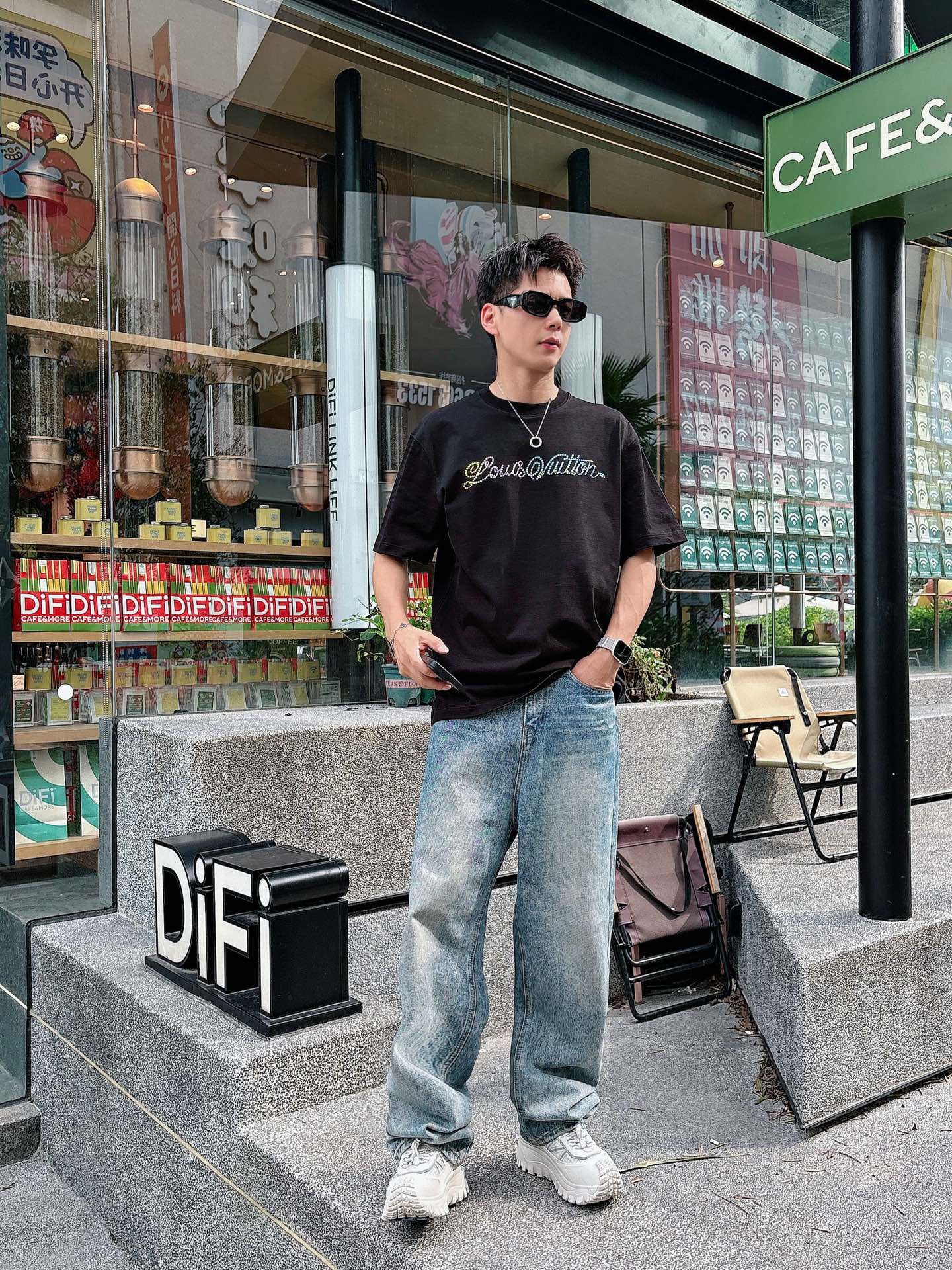  Lv 2025春夏新款首发专柜最新款短袖圆领T恤 高端订制 设计前卫时尚！品牌logo重工艺设计 高端