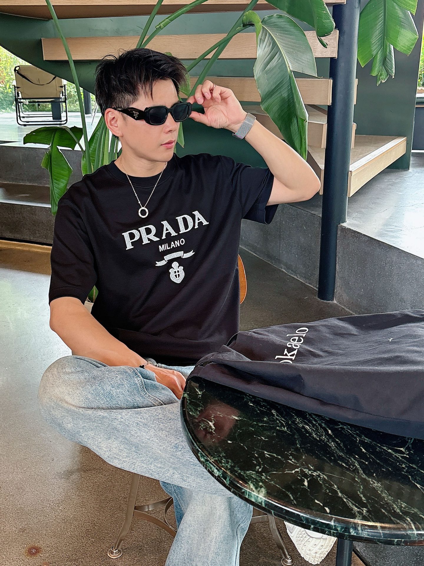  普拉达 2025春夏新款首发专柜最新款短袖圆领T恤 高端订制 设计前卫时尚！品牌logo重工艺设计 高