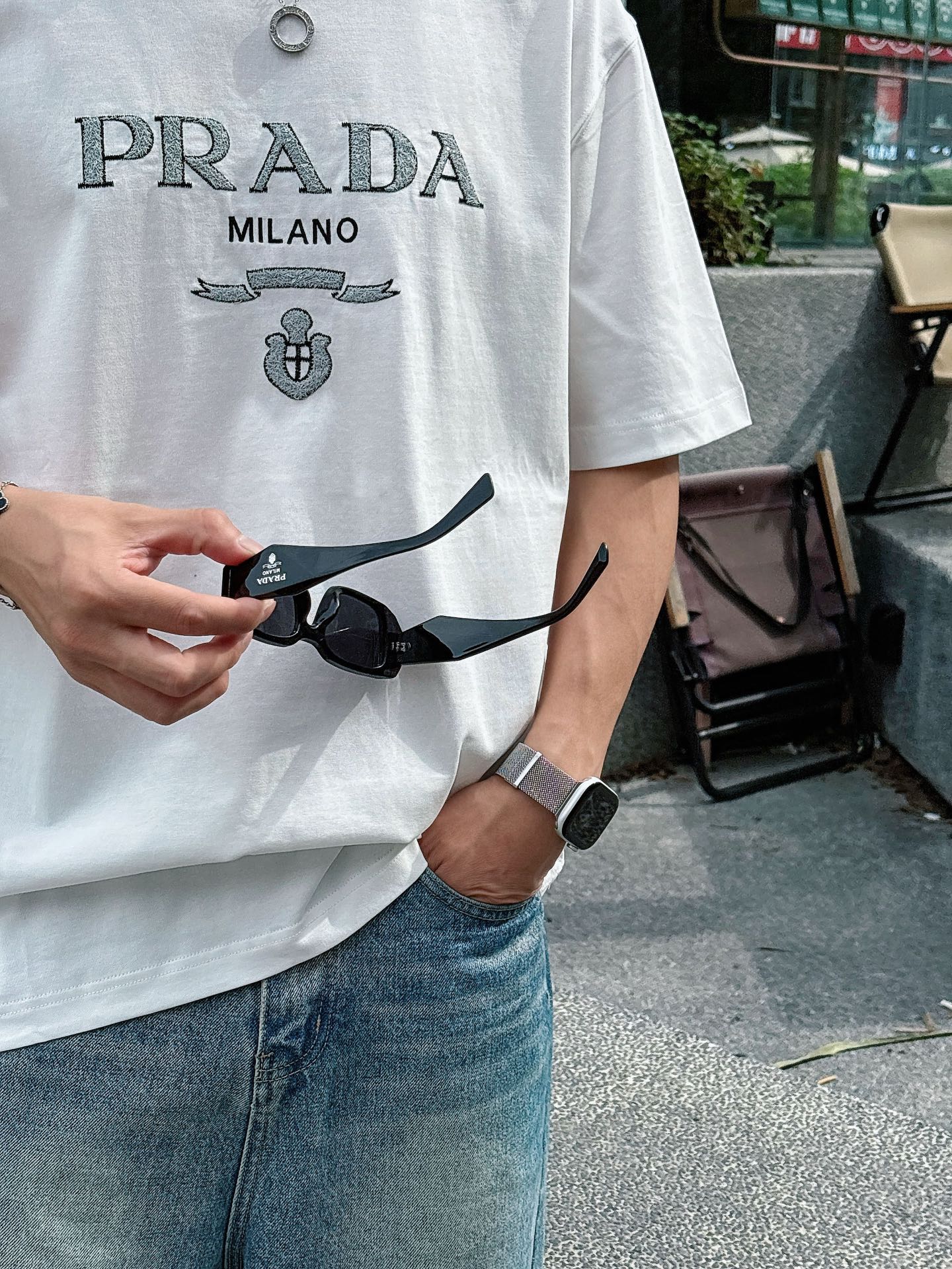  普拉达 2025春夏新款首发专柜最新款短袖圆领T恤 高端订制 设计前卫时尚！品牌logo重工艺设计 高