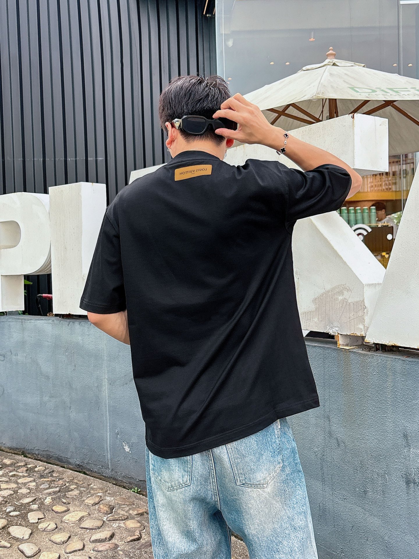  Lv 2025春夏新款首发专柜最新款短袖圆领T恤 高端订制 设计前卫时尚！品牌logo重工艺设计 高端