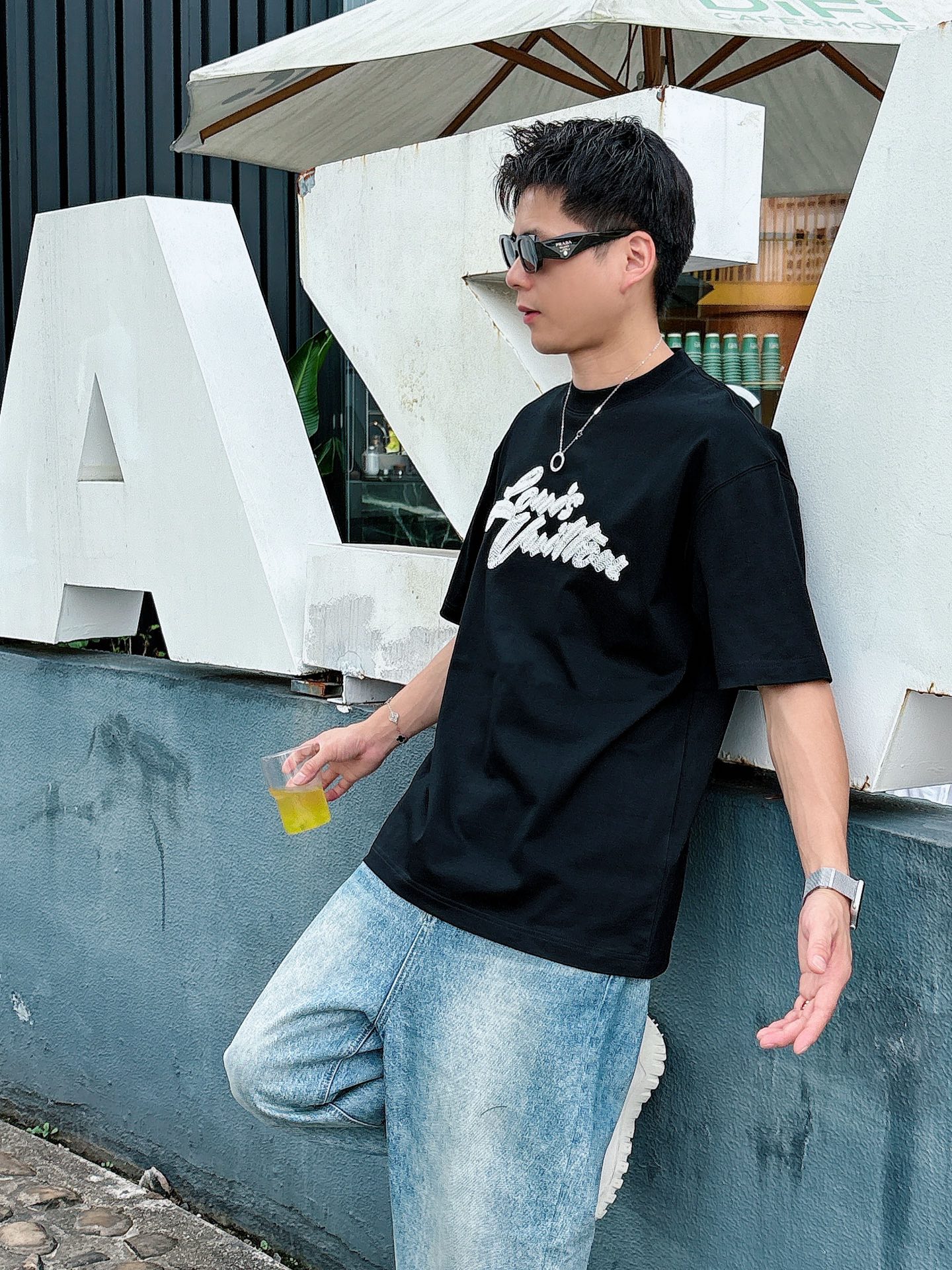  Lv 2025春夏新款首发专柜最新款短袖圆领T恤 高端订制 设计前卫时尚！品牌logo重工艺设计 高端