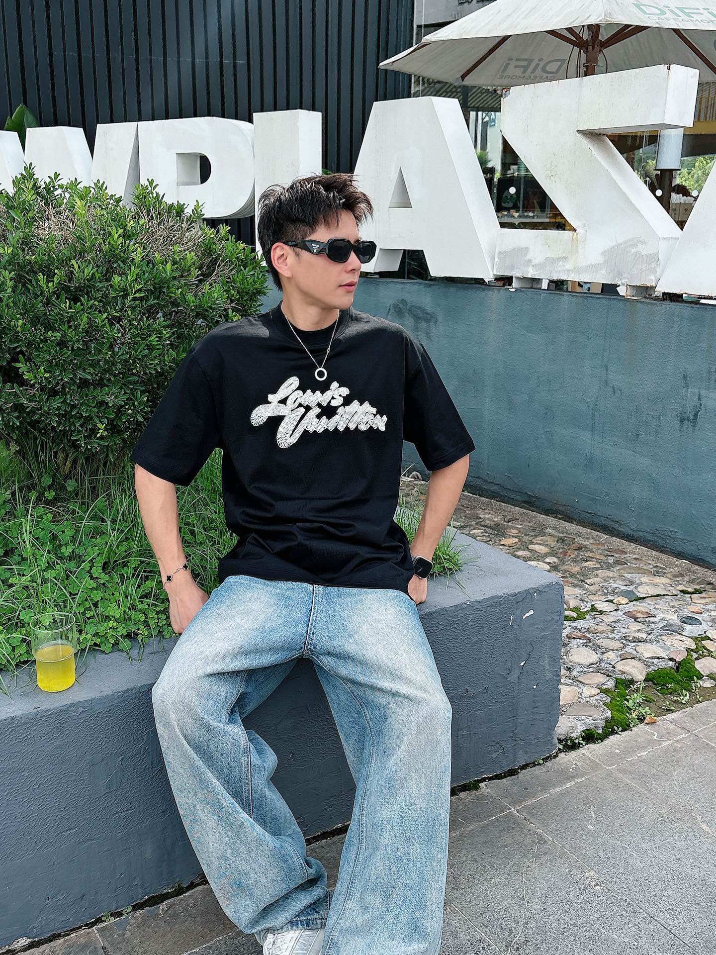  Lv 2025春夏新款首发专柜最新款短袖圆领T恤 高端订制 设计前卫时尚！品牌logo重工艺设计 高端