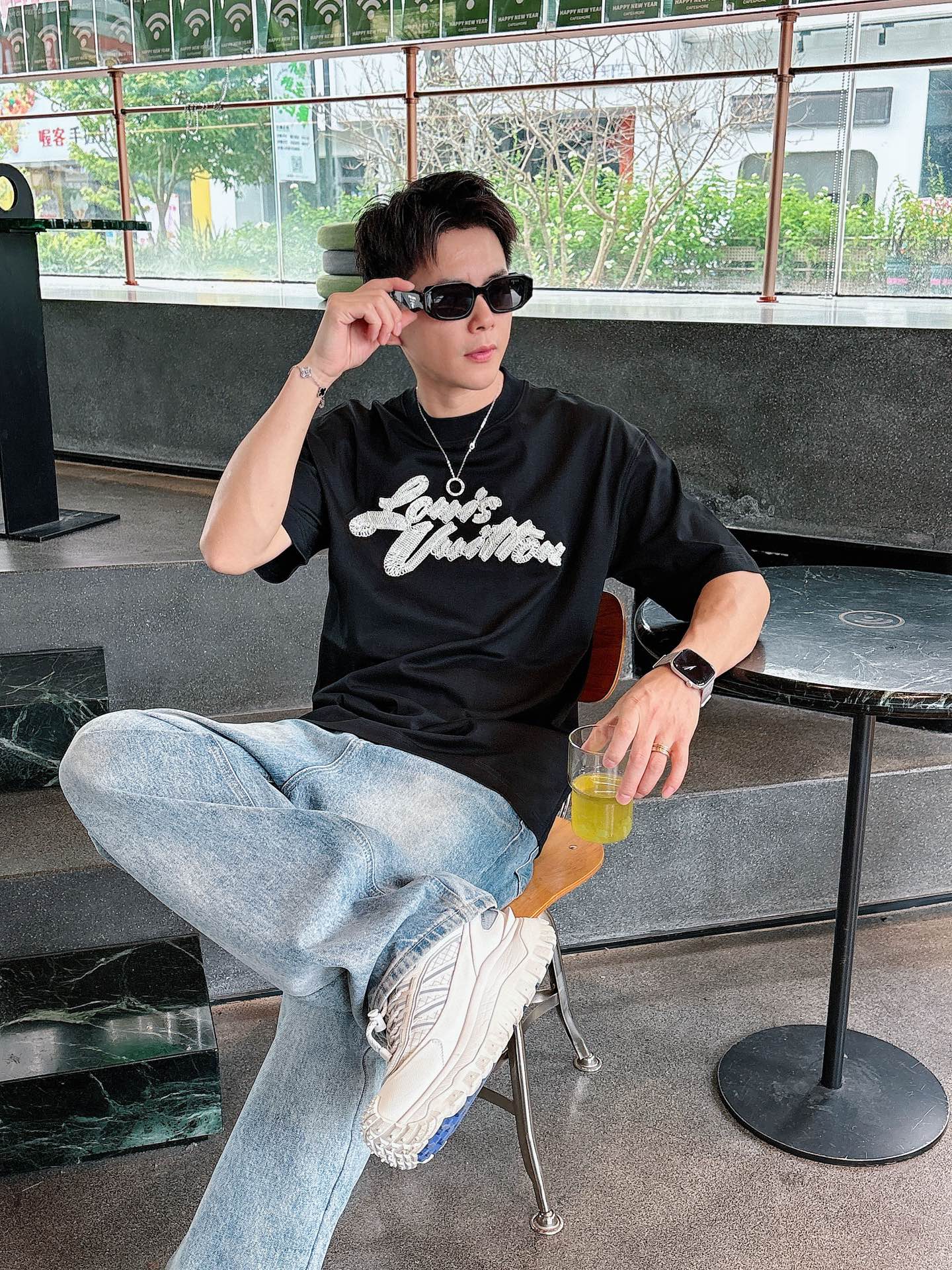  Lv 2025春夏新款首发专柜最新款短袖圆领T恤 高端订制 设计前卫时尚！品牌logo重工艺设计 高端