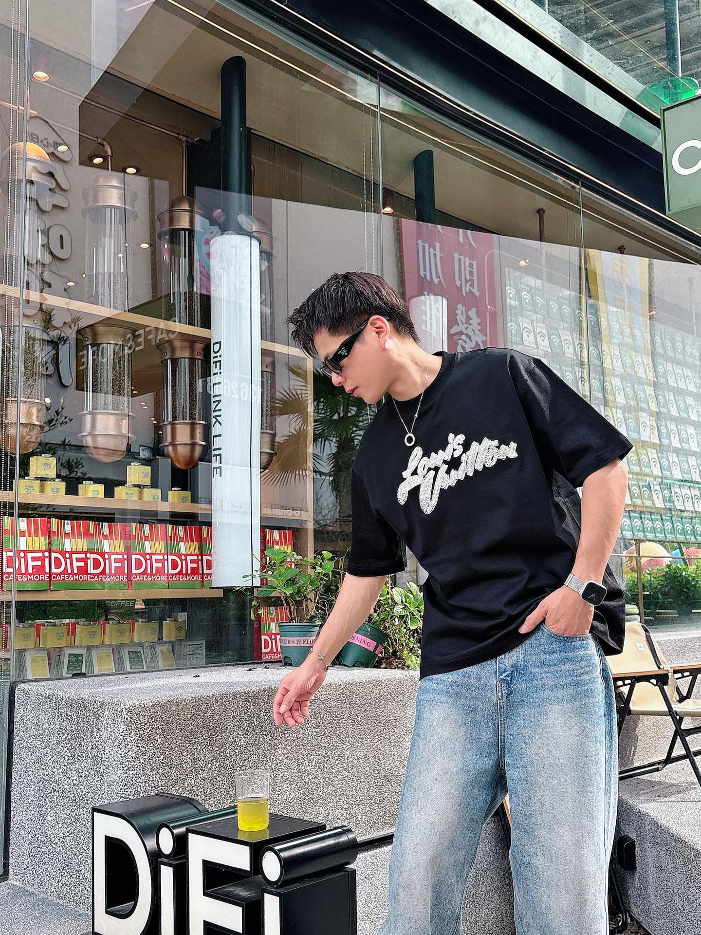  Lv 2025春夏新款首发专柜最新款短袖圆领T恤 高端订制 设计前卫时尚！品牌logo重工艺设计 高端