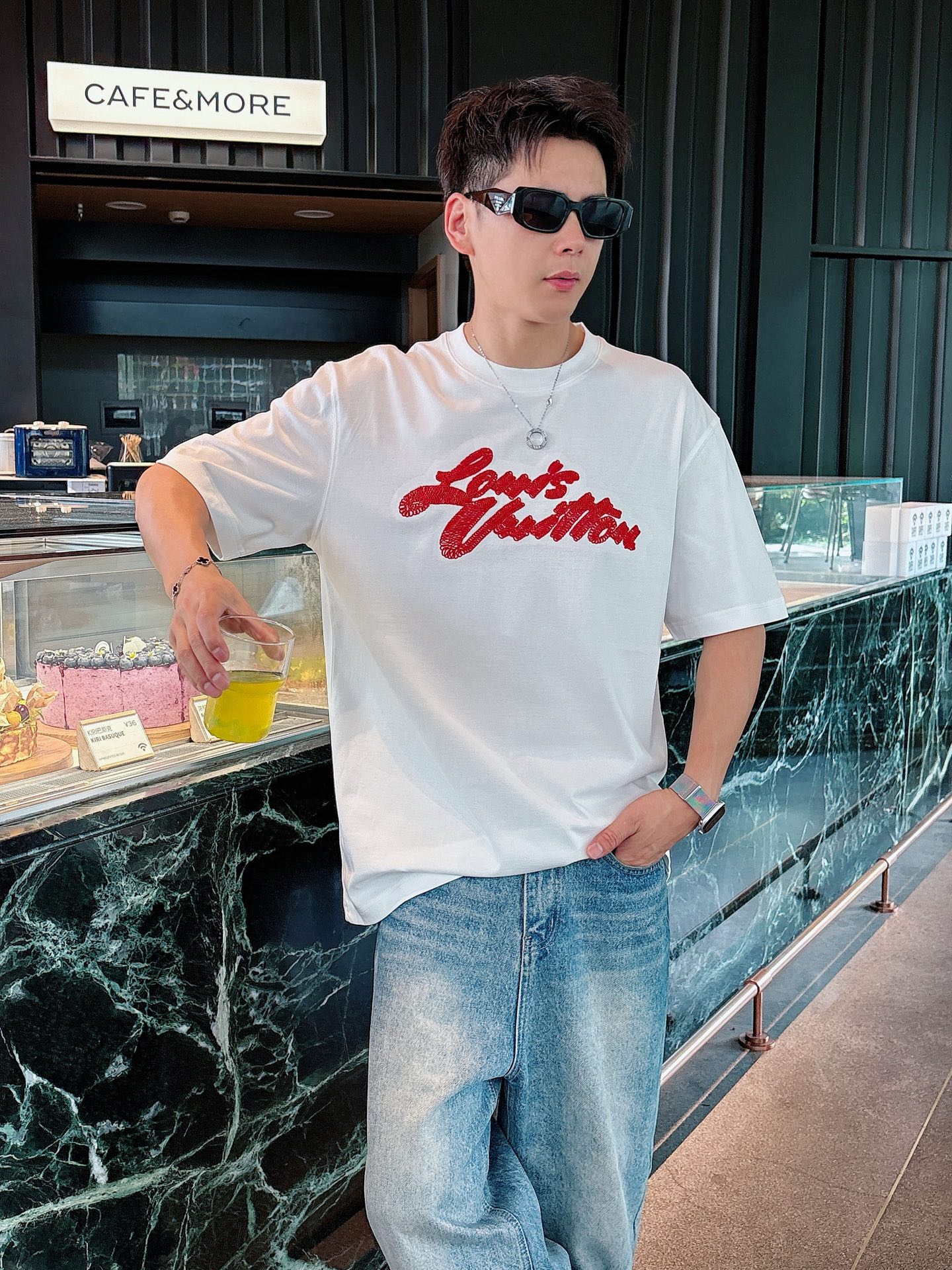  Lv 2025春夏新款首发专柜最新款短袖圆领T恤 高端订制 设计前卫时尚！品牌logo重工艺设计 高端