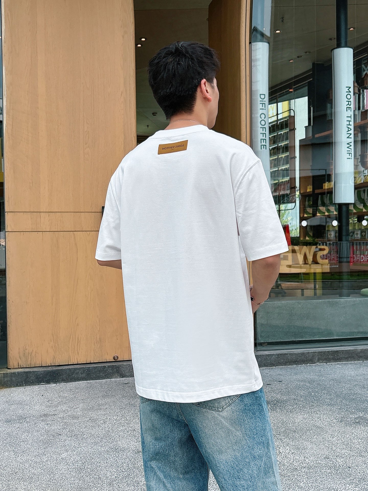  Lv 2025春夏新款首发专柜最新款短袖圆领T恤 高端订制 设计前卫时尚！品牌logo重工艺设计 高端