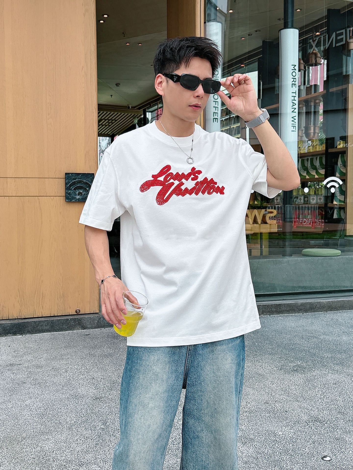  Lv 2025春夏新款首发专柜最新款短袖圆领T恤 高端订制 设计前卫时尚！品牌logo重工艺设计 高端