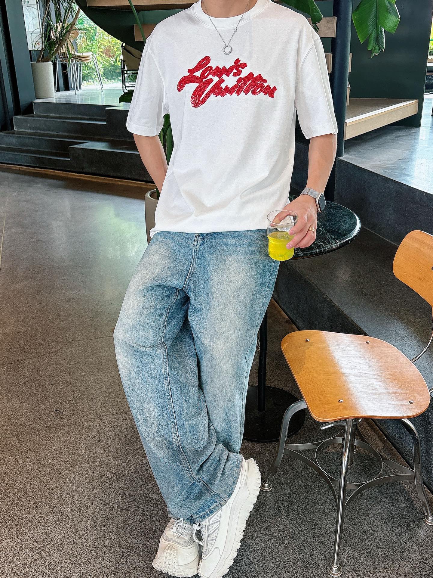  Lv 2025春夏新款首发专柜最新款短袖圆领T恤 高端订制 设计前卫时尚！品牌logo重工艺设计 高端