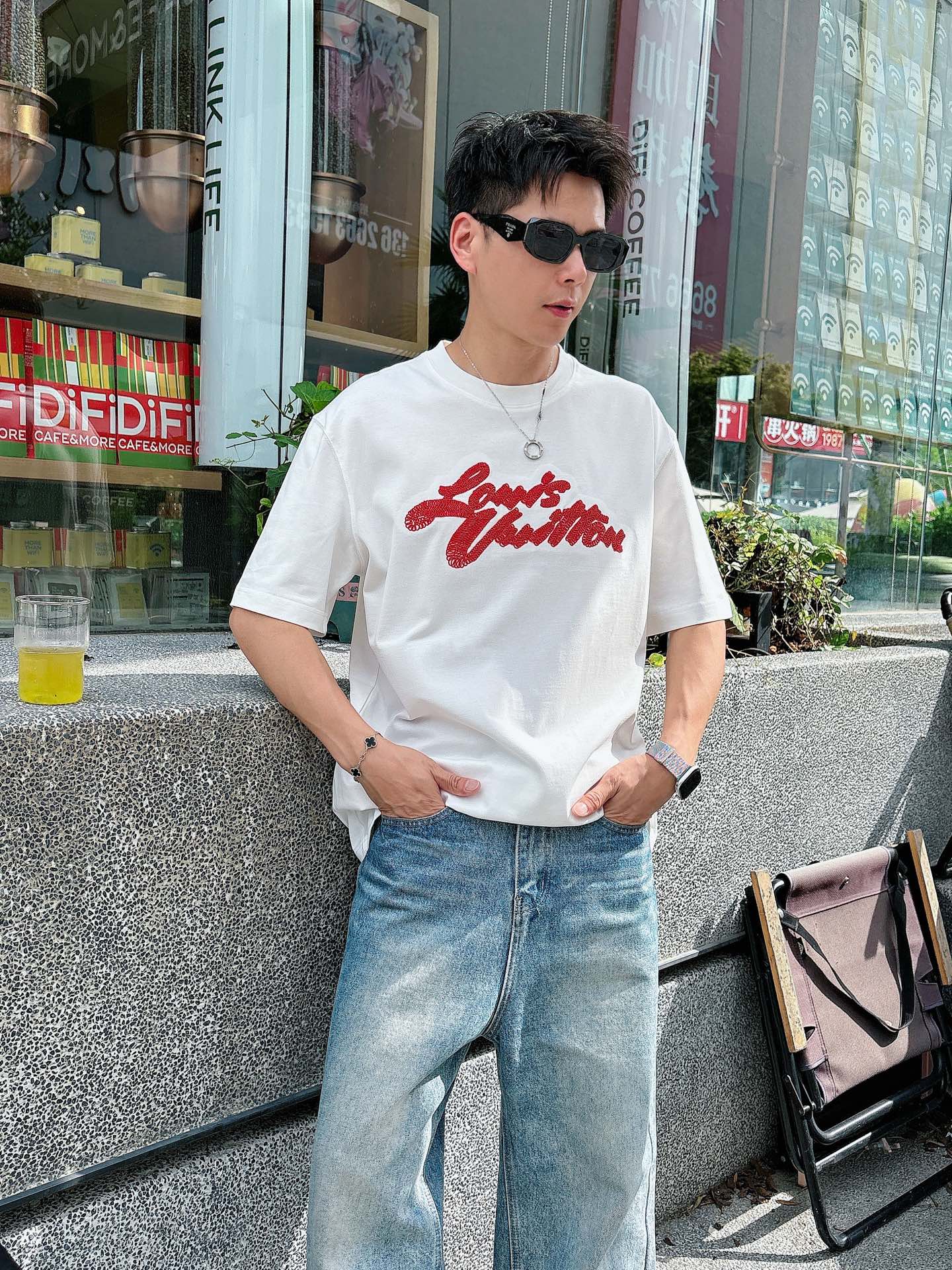  Lv 2025春夏新款首发专柜最新款短袖圆领T恤 高端订制 设计前卫时尚！品牌logo重工艺设计 高端