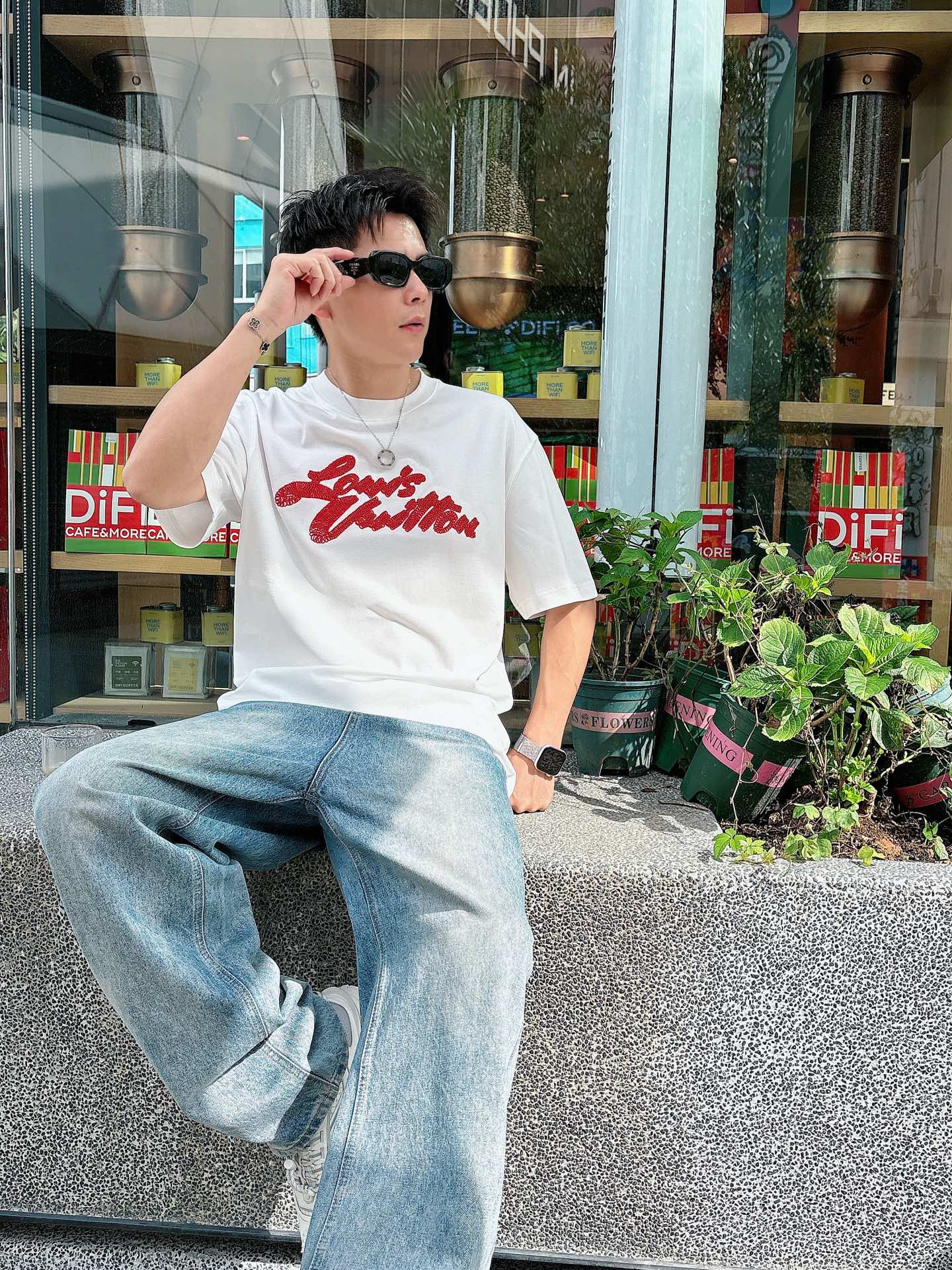  Lv 2025春夏新款首发专柜最新款短袖圆领T恤 高端订制 设计前卫时尚！品牌logo重工艺设计 高端