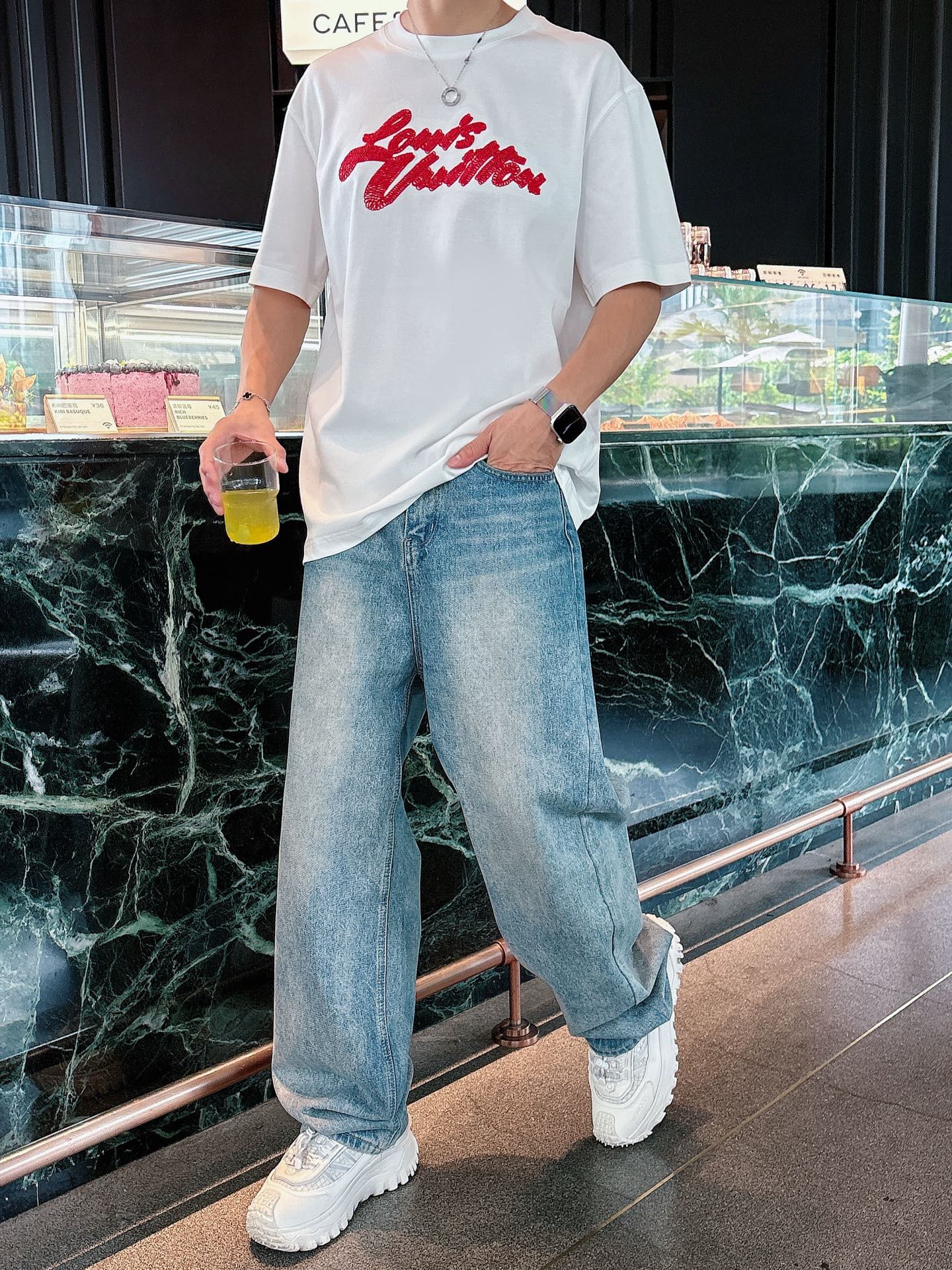  Lv 2025春夏新款首发专柜最新款短袖圆领T恤 高端订制 设计前卫时尚！品牌logo重工艺设计 高端