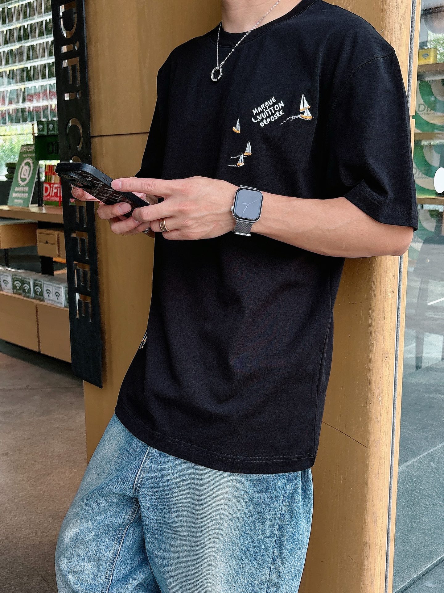  Lv 2025春夏新款首发专柜最新款短袖圆领T恤 高端订制 设计前卫时尚！品牌logo重工艺设计 高端