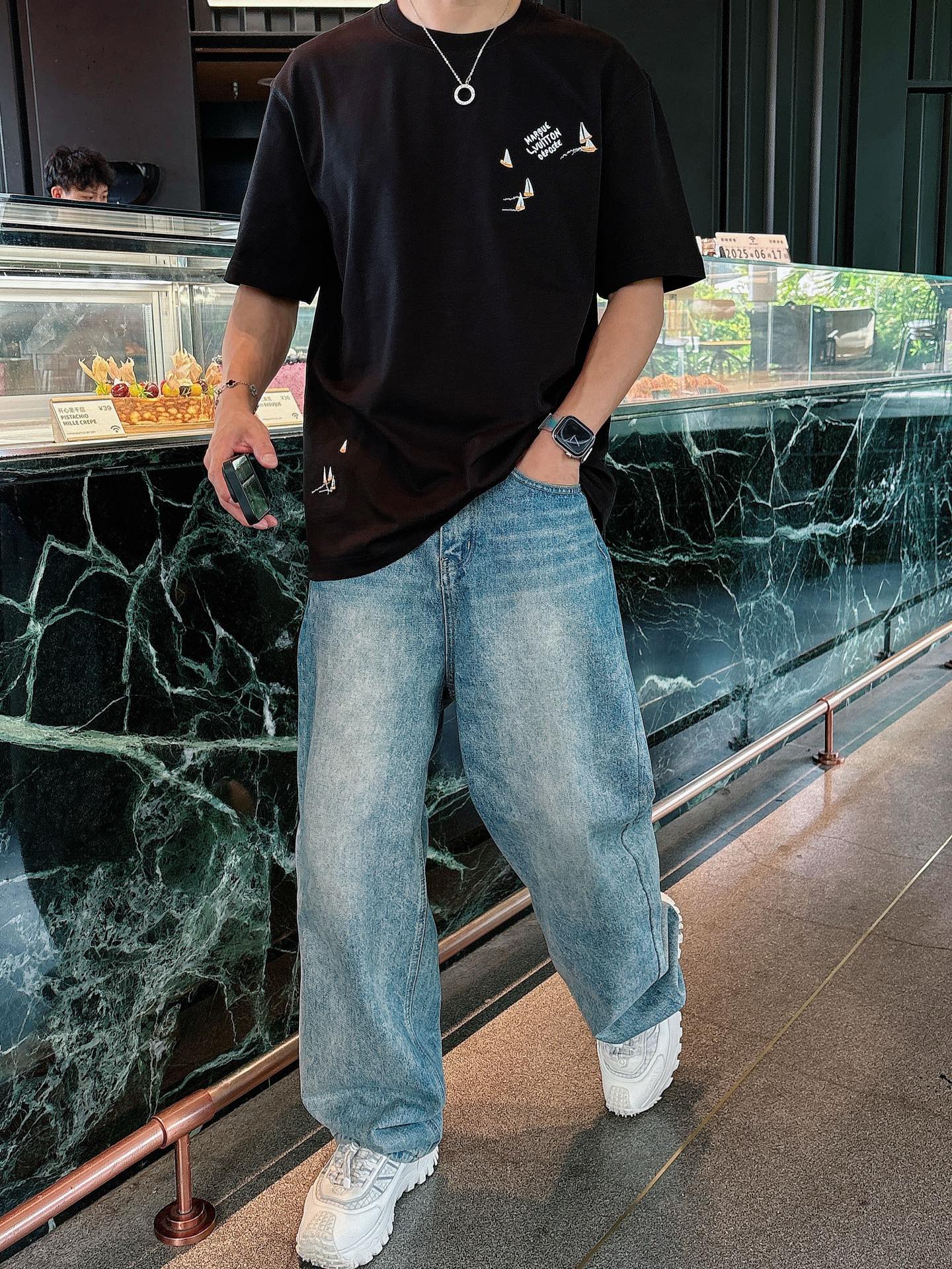  Lv 2025春夏新款首发专柜最新款短袖圆领T恤 高端订制 设计前卫时尚！品牌logo重工艺设计 高端