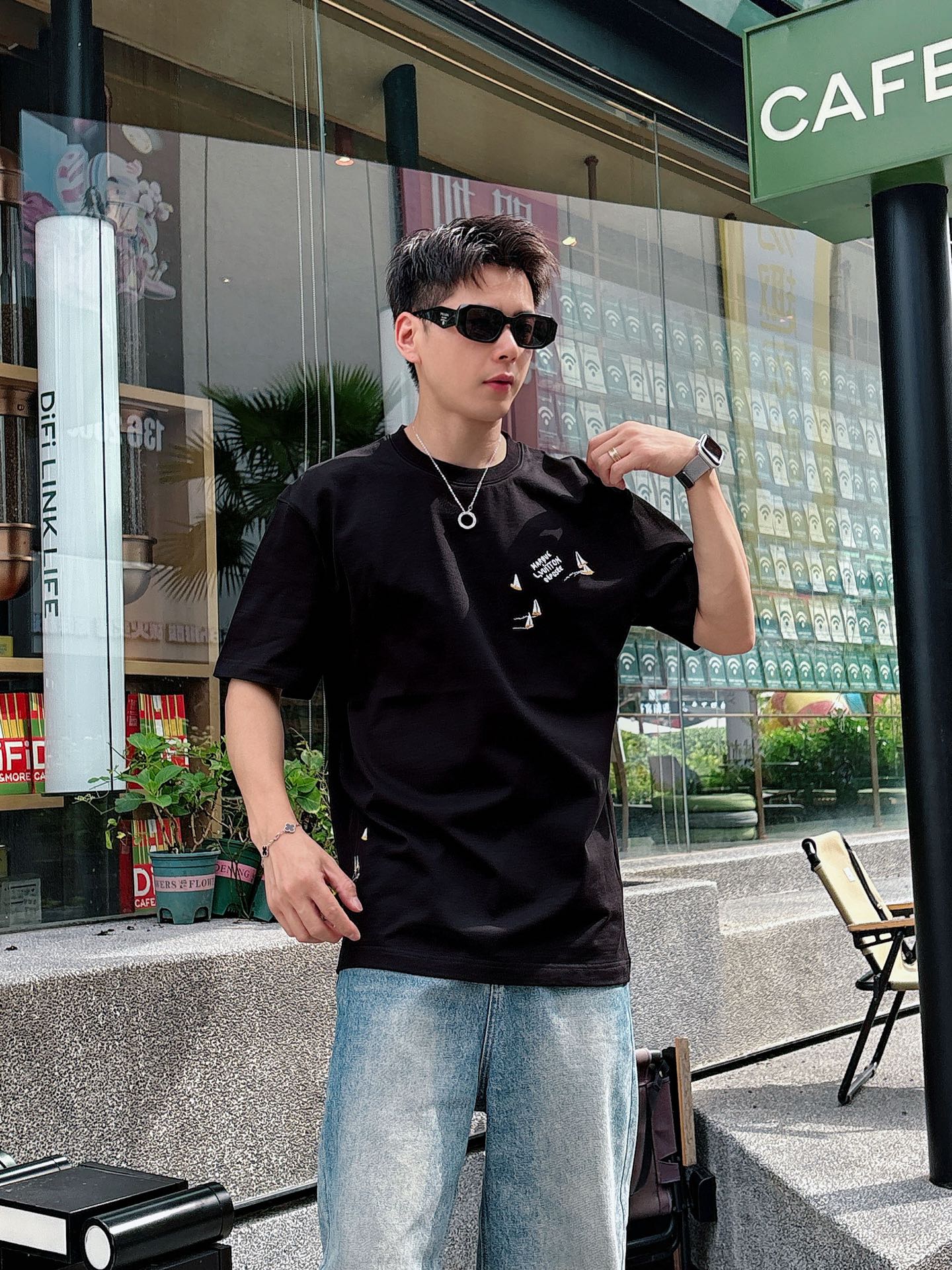  Lv 2025春夏新款首发专柜最新款短袖圆领T恤 高端订制 设计前卫时尚！品牌logo重工艺设计 高端