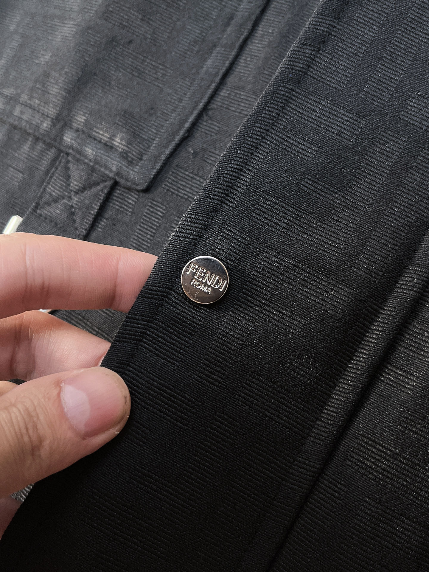 上新 。芬迪官网同款，三标齐全！2025新款男士夹克外套，时尚休闲高端版本！专柜定制面料 透气舒适度高，