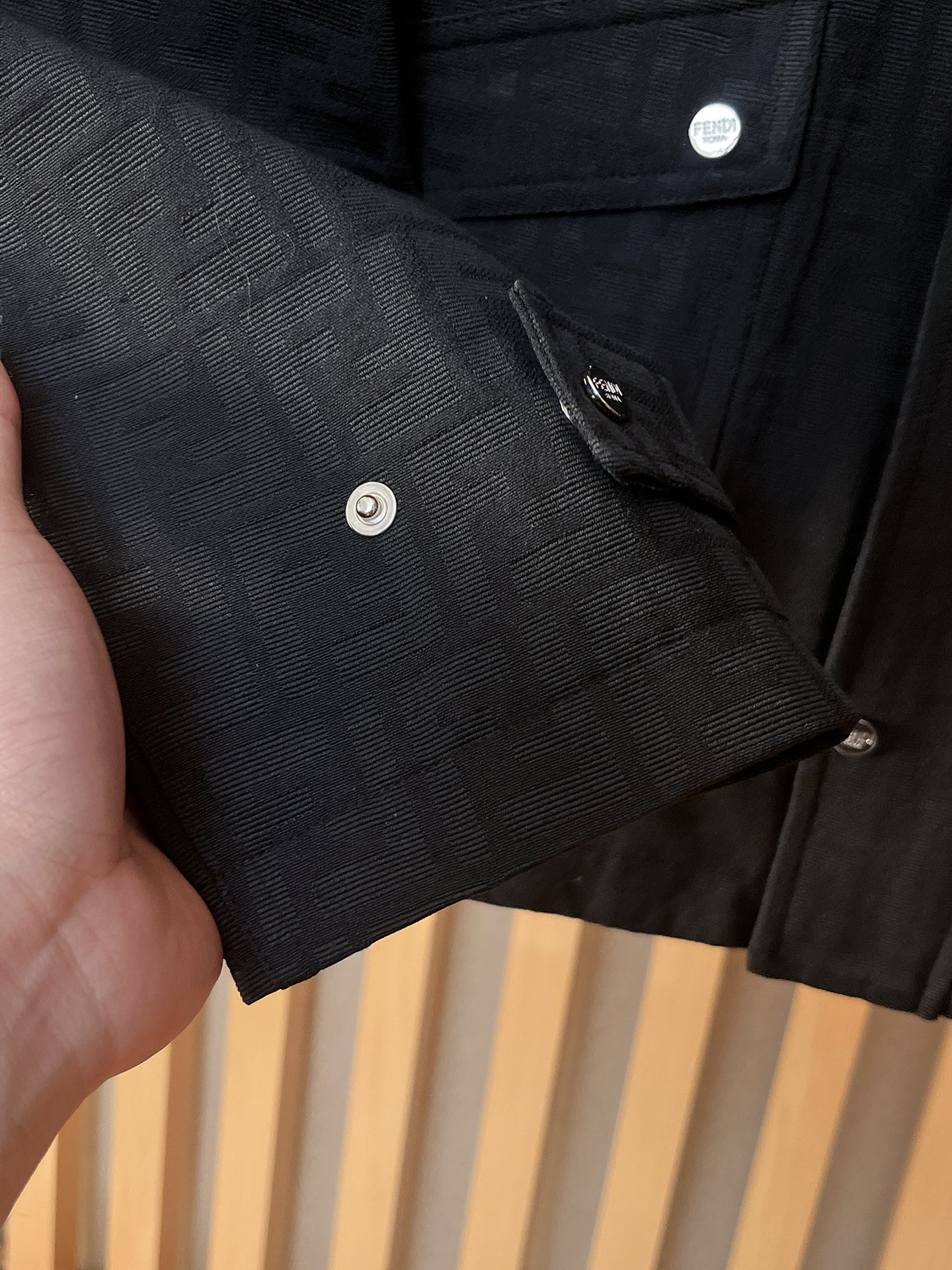 上新 。芬迪官网同款，三标齐全！2025新款男士夹克外套，时尚休闲高端版本！专柜定制面料 透气舒适度高，