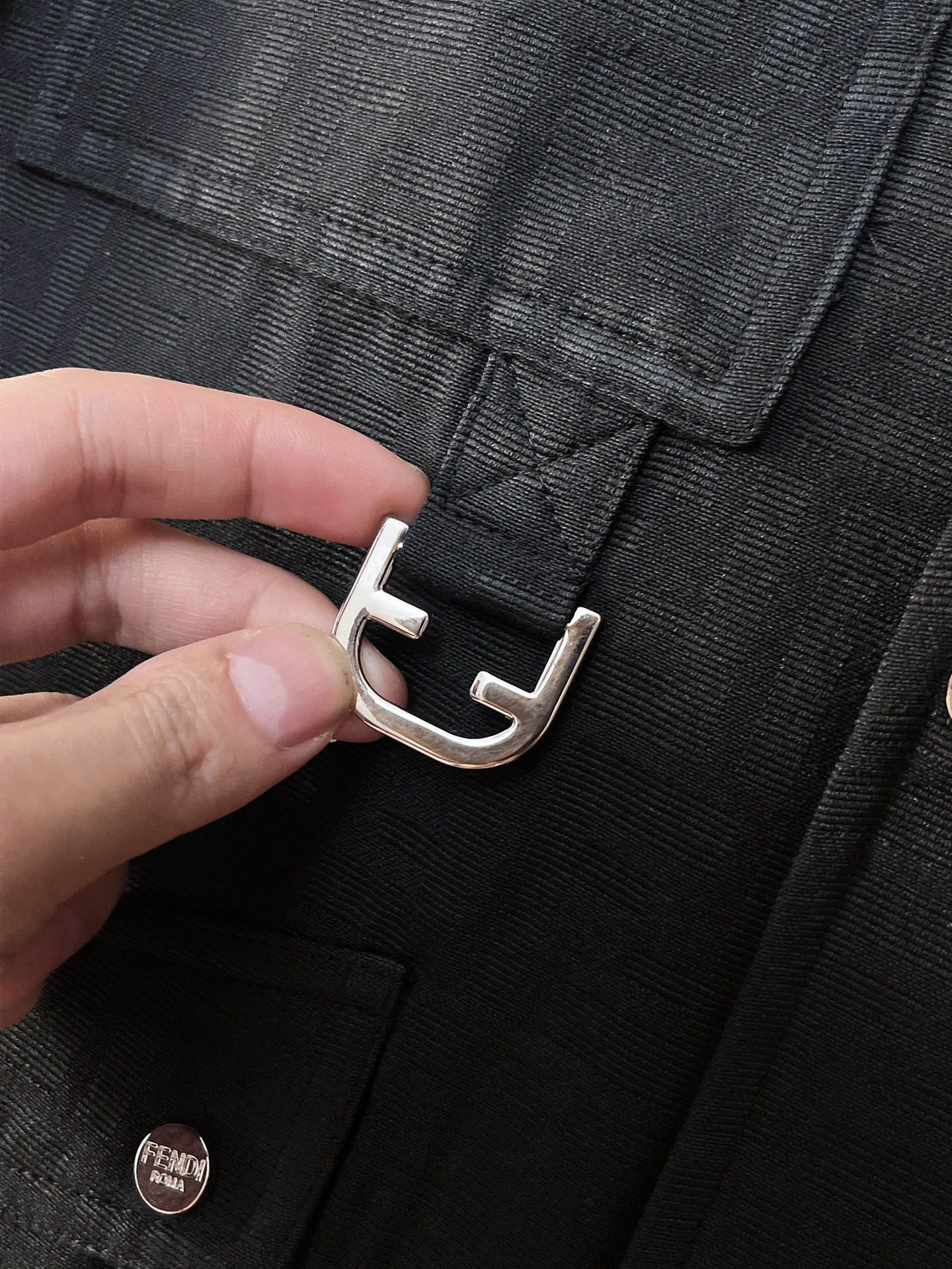 上新 。芬迪官网同款，三标齐全！2025新款男士夹克外套，时尚休闲高端版本！专柜定制面料 透气舒适度高，