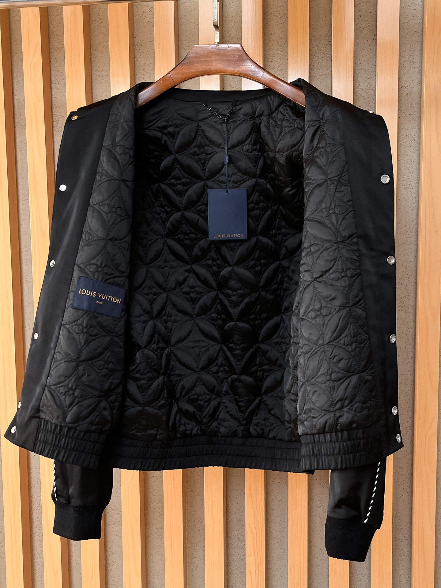 顶级版本lv家官网同款，三标齐全！2025新款男士夹克外套，时尚休闲高端版本！专柜定制面料 透气舒适度高