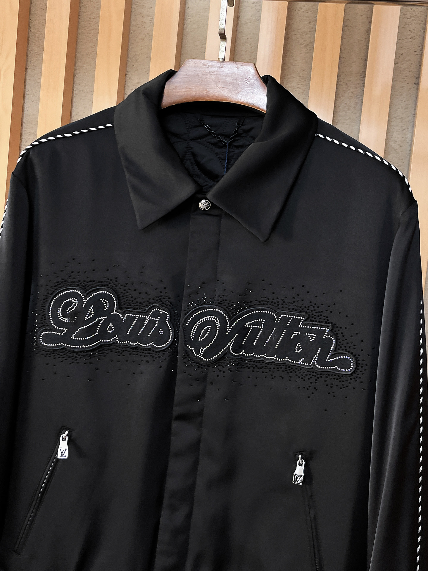 顶级版本lv家官网同款，三标齐全！2025新款男士夹克外套，时尚休闲高端版本！专柜定制面料 透气舒适度高