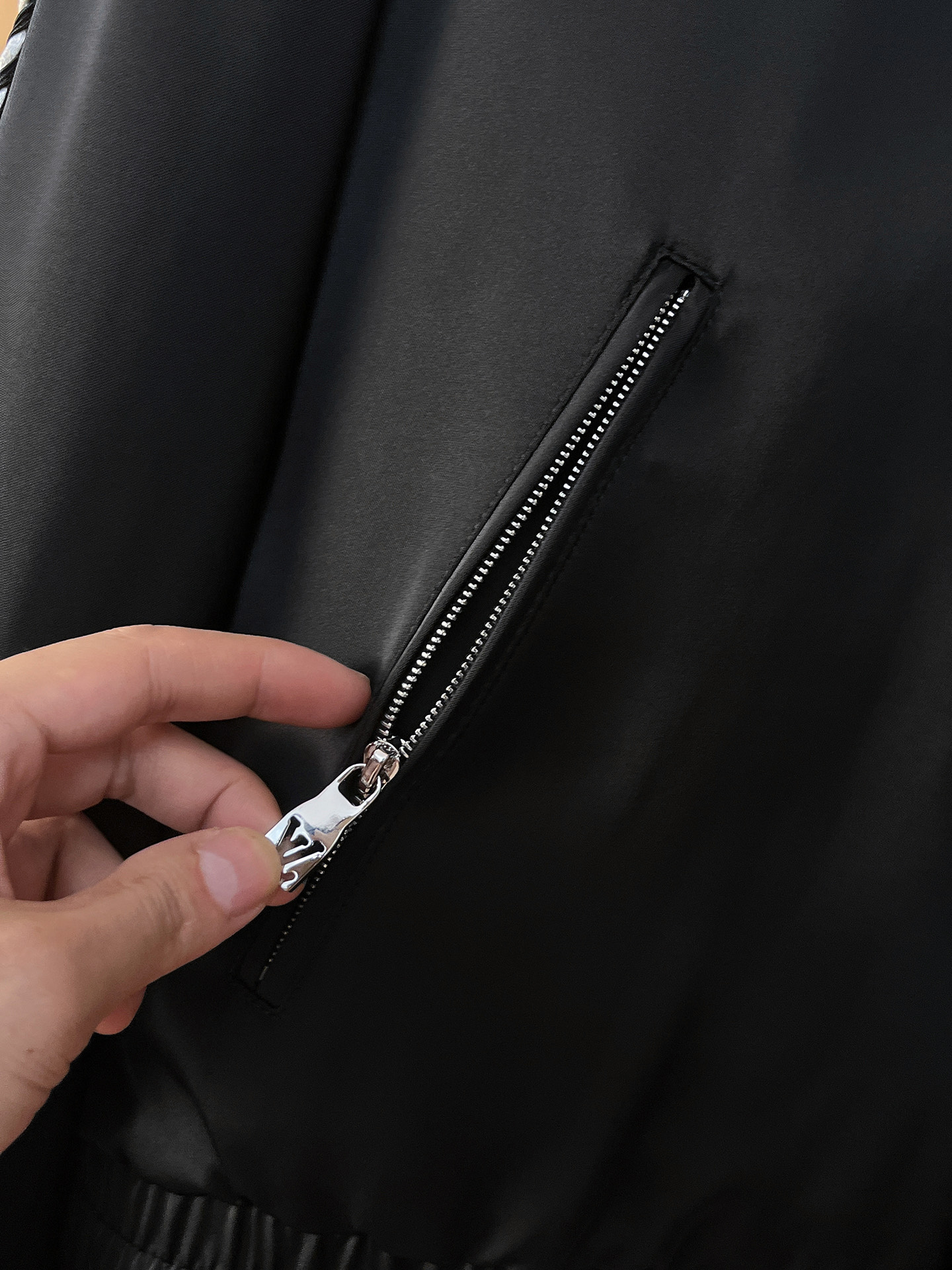 顶级版本lv家官网同款，三标齐全！2025新款男士夹克外套，时尚休闲高端版本！专柜定制面料 透气舒适度高